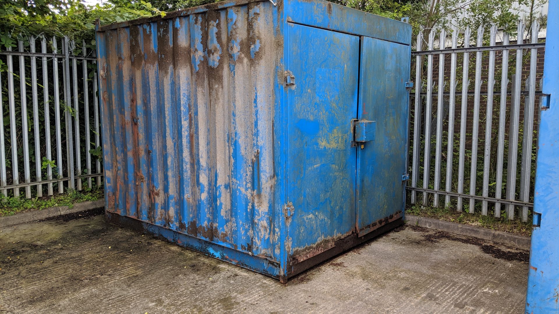 Metal site container, 10' length including contents as per photographs IMPORTANT: Please remember - Image 2 of 12