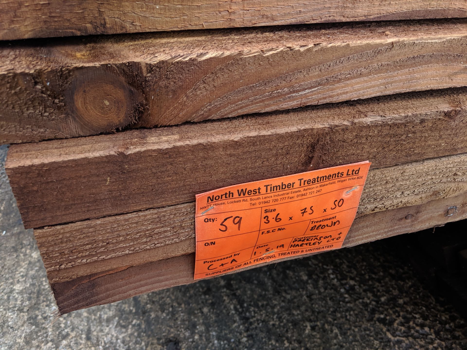 Bundle of approximately 56 brown treated fence posts, indicated on a label as being 3.6 x 75 x 50, - Image 4 of 5