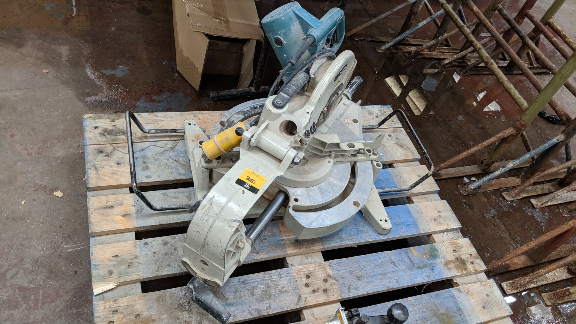 Makita 110V mitre saw model LS1013 IMPORTANT: Please remember goods successfully bid upon must be