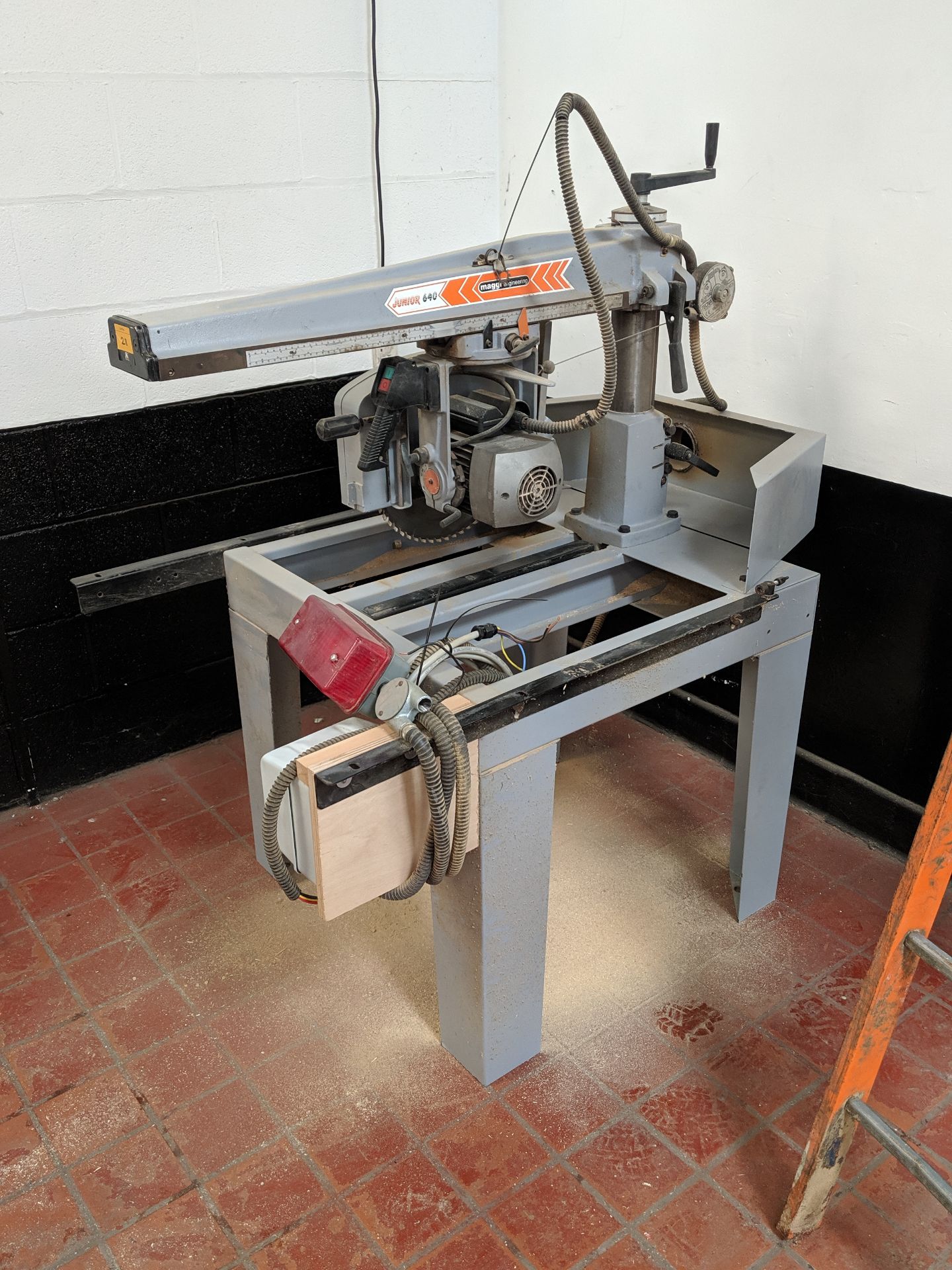 Maggi Engineering Junior 640 overhead cross cut saw on dedicated stand IMPORTANT: Please remember