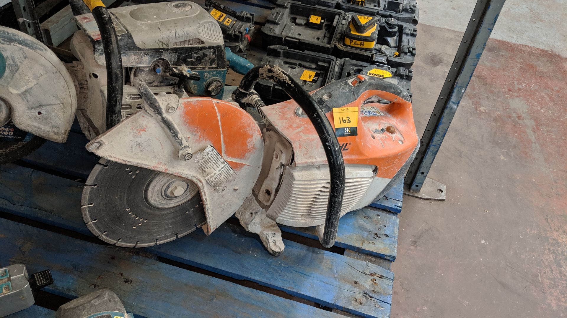 Stihl model TS410 petrol saw IMPORTANT: Please remember goods successfully bid upon must be paid for - Image 2 of 3