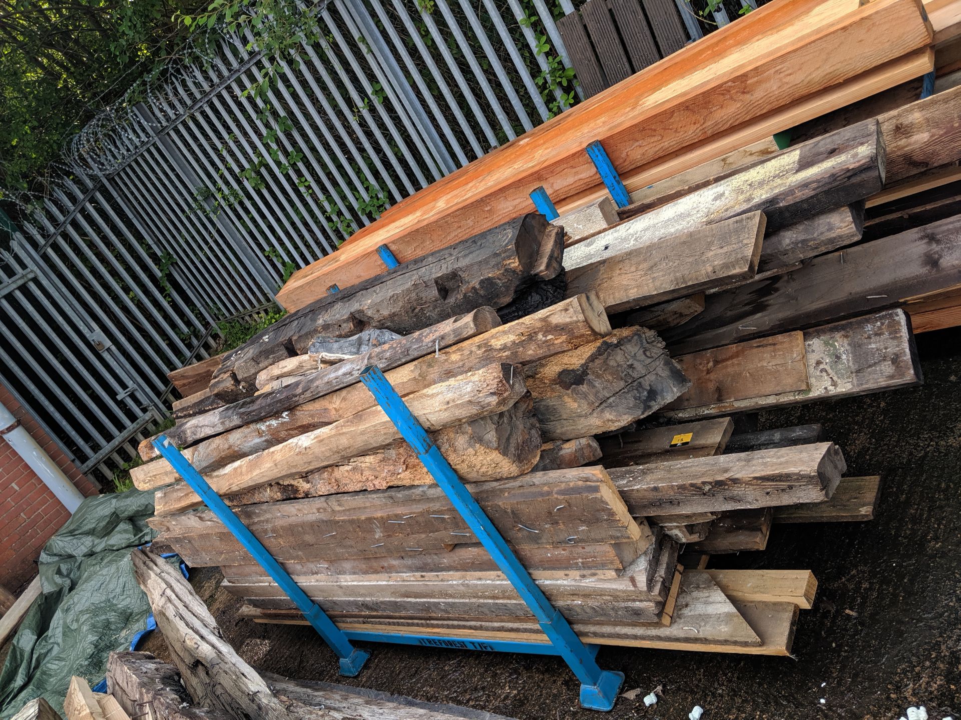 The contents of a pallet of assorted reclaimed timber. NB the stillage is excluded so the - Image 6 of 6
