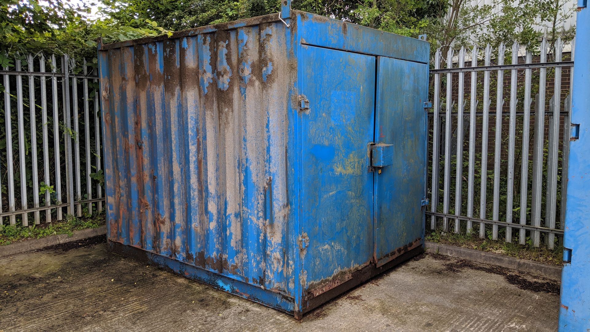 Metal site container, 10' length including contents as per photographs IMPORTANT: Please remember - Image 3 of 12