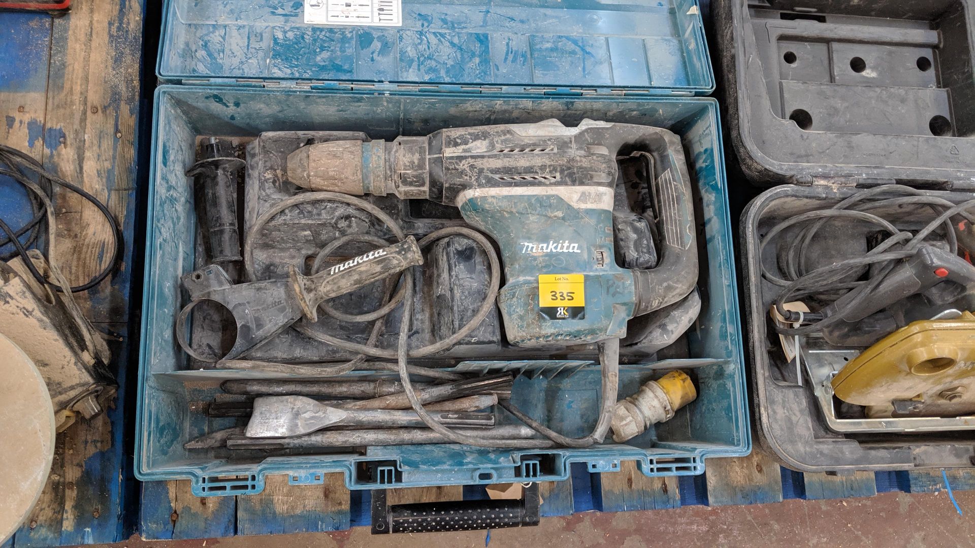 Makita very heavy duty 110V hammer drill model HR4013C including quantity of bits & case - Image 4 of 4