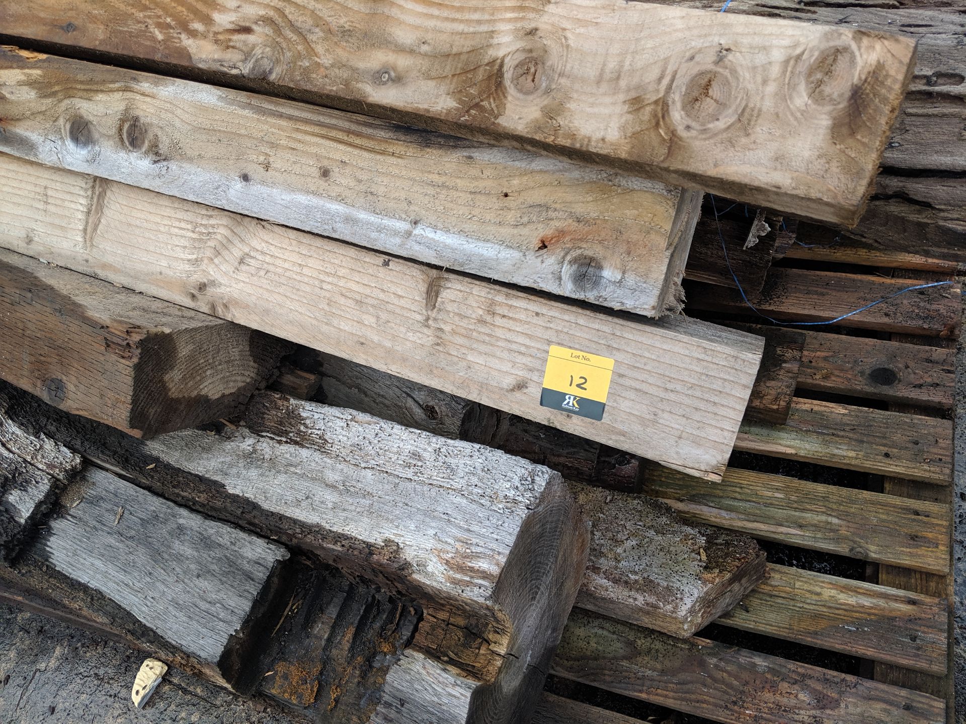 Pallet & contents of reclaimed timber IMPORTANT: Please remember goods successfully bid upon must be - Image 2 of 8