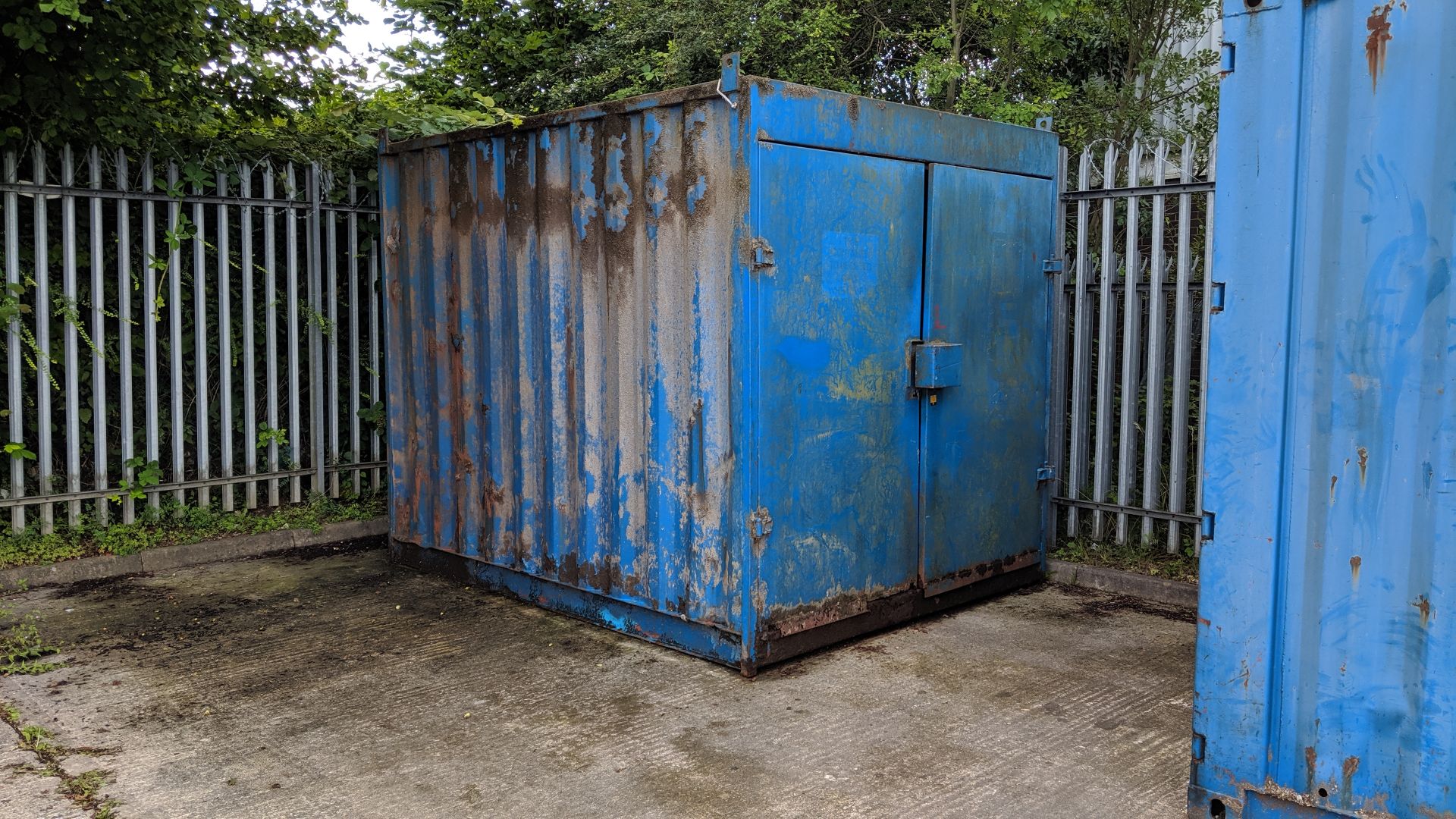 Metal site container, 10' length including contents as per photographs IMPORTANT: Please remember