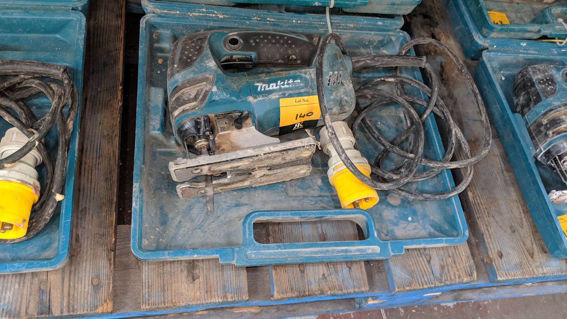 Makita 110V jigsaw in case model 4350FCT IMPORTANT: Please remember goods successfully bid upon must