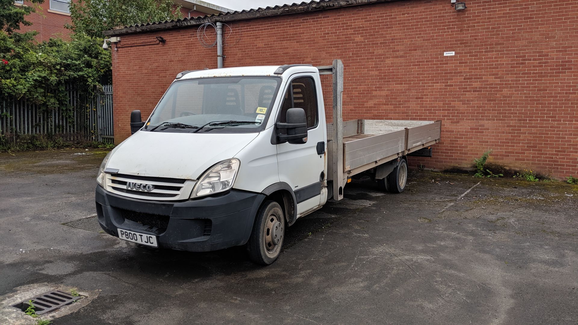 P800 TJC Iveco Daily 50C18 dropside lorry, 2998cc diesel engine. Colour: White. First registered: - Image 3 of 22