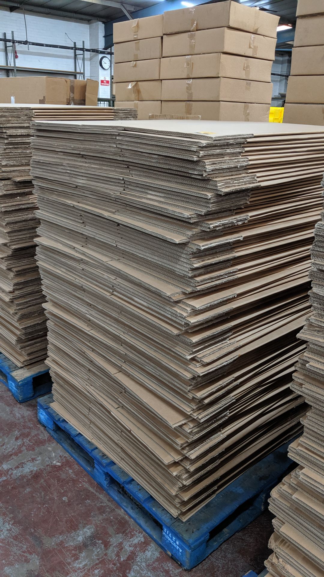 Approx. 100 cardboard boxes, each measuring approx. 620mm x 390mm x 520mm - this lot consists of the