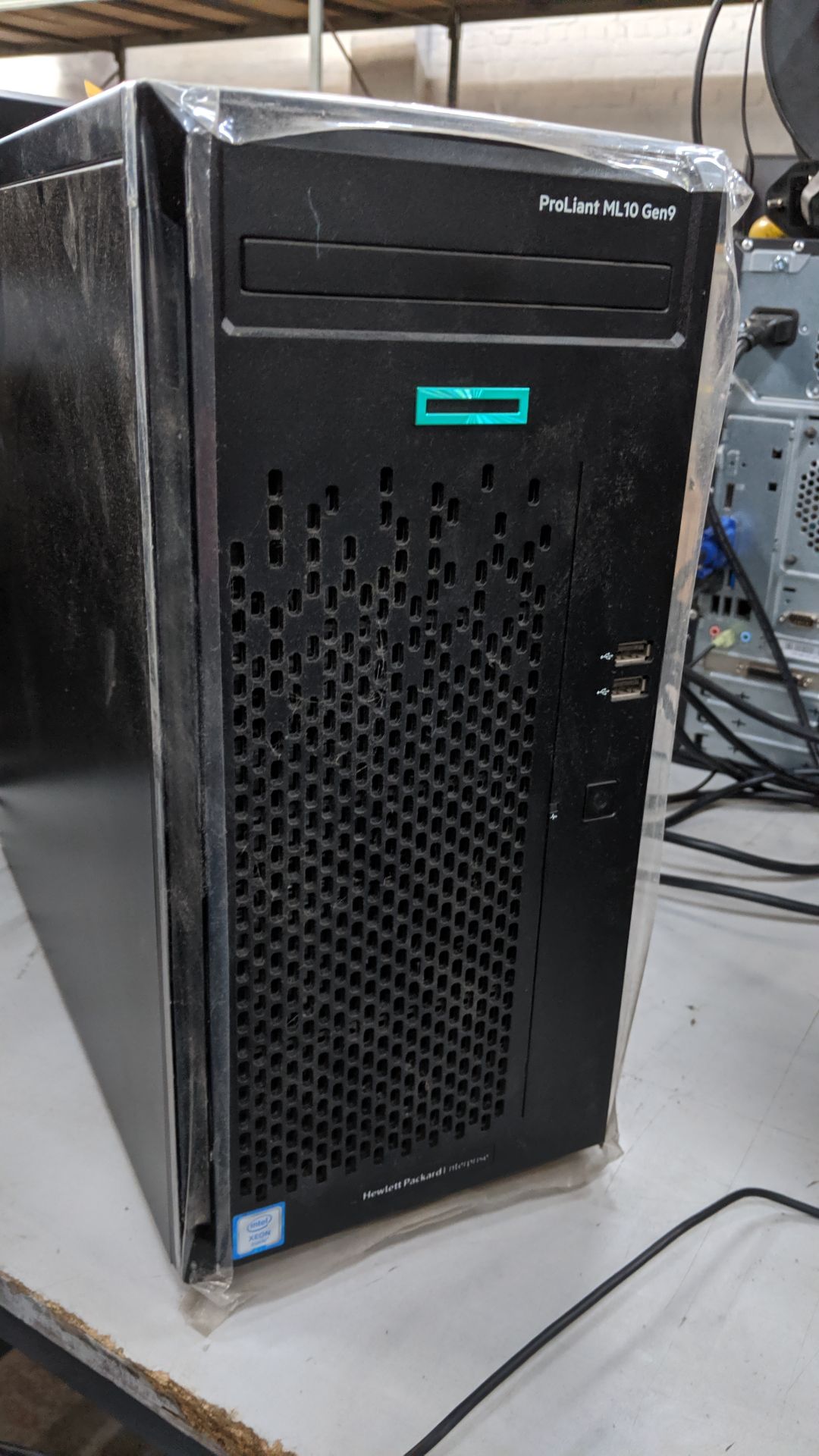 Hewlett Packard Enterprise ProLiant ML10 Gen9 server with 8GB Ram, 2 x 1TB HHD including keyboard - Image 10 of 12