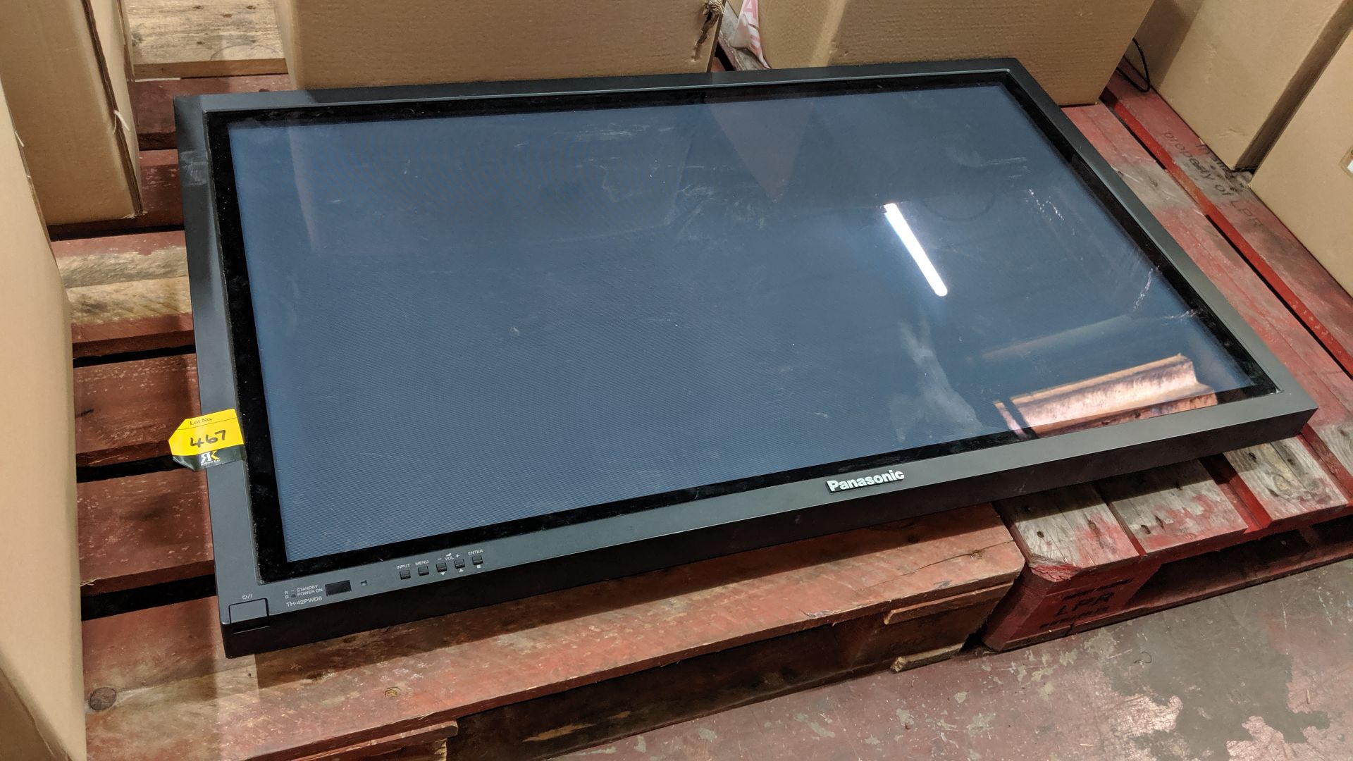 Panasonic 42" plasma TV model TH-42PWD6. This is one of a large number of lots being sold on - Image 2 of 3