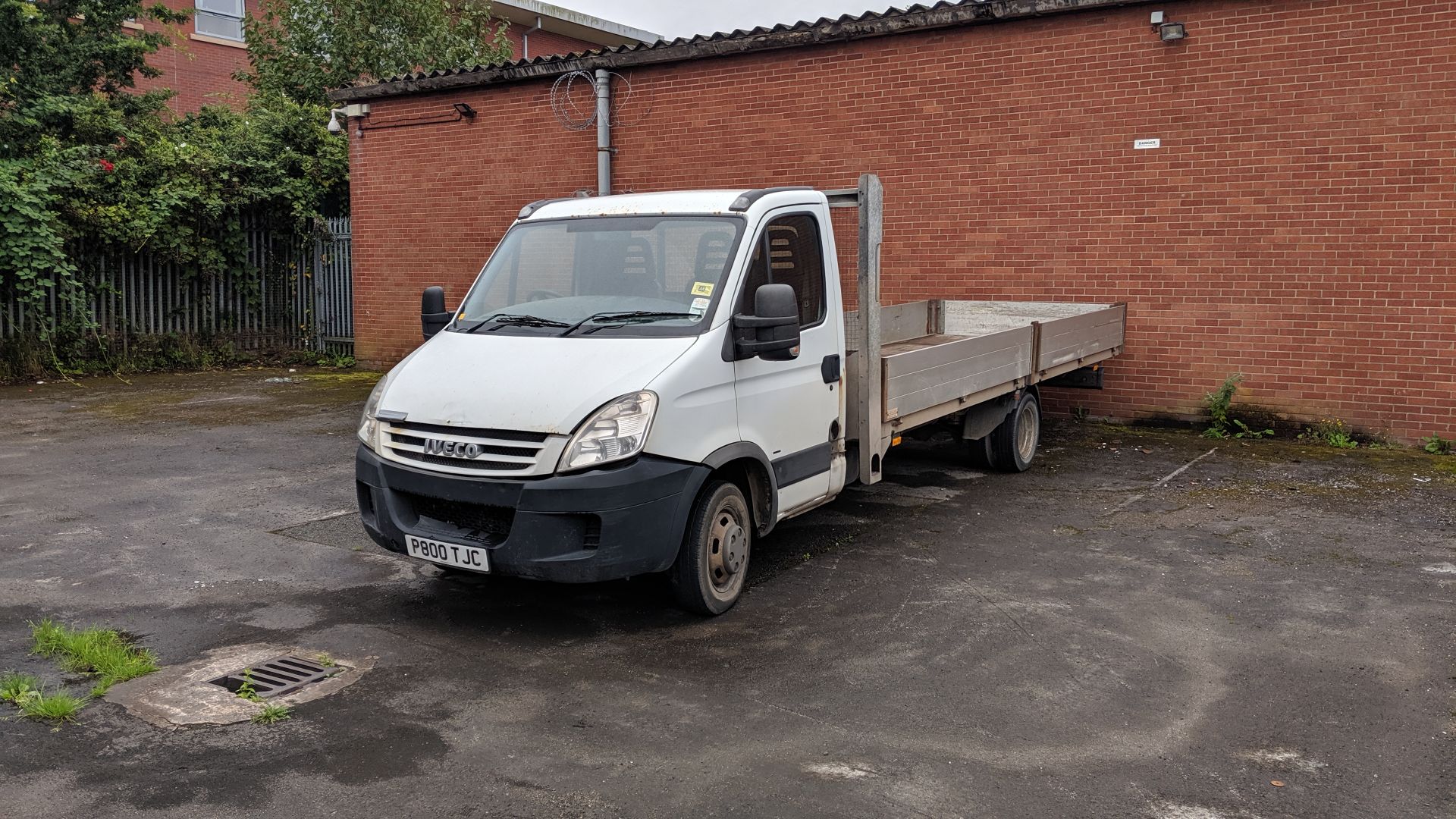 P800 TJC Iveco Daily 50C18 dropside lorry, 2998cc diesel engine. Colour: White. First registered: