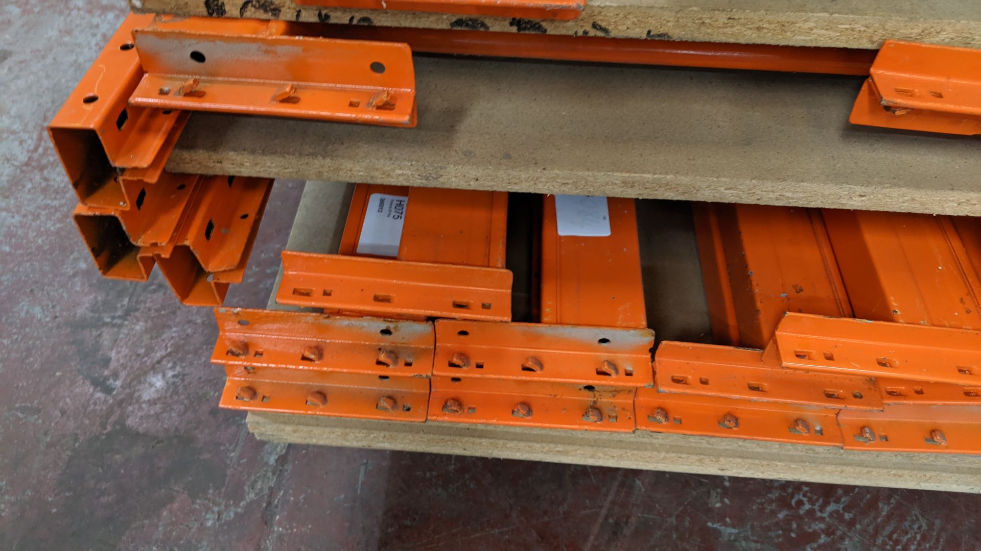 Quantity of bolt-free racking related components comprising 8 uprights, each measuring 77" x 24", 39 - Image 8 of 9