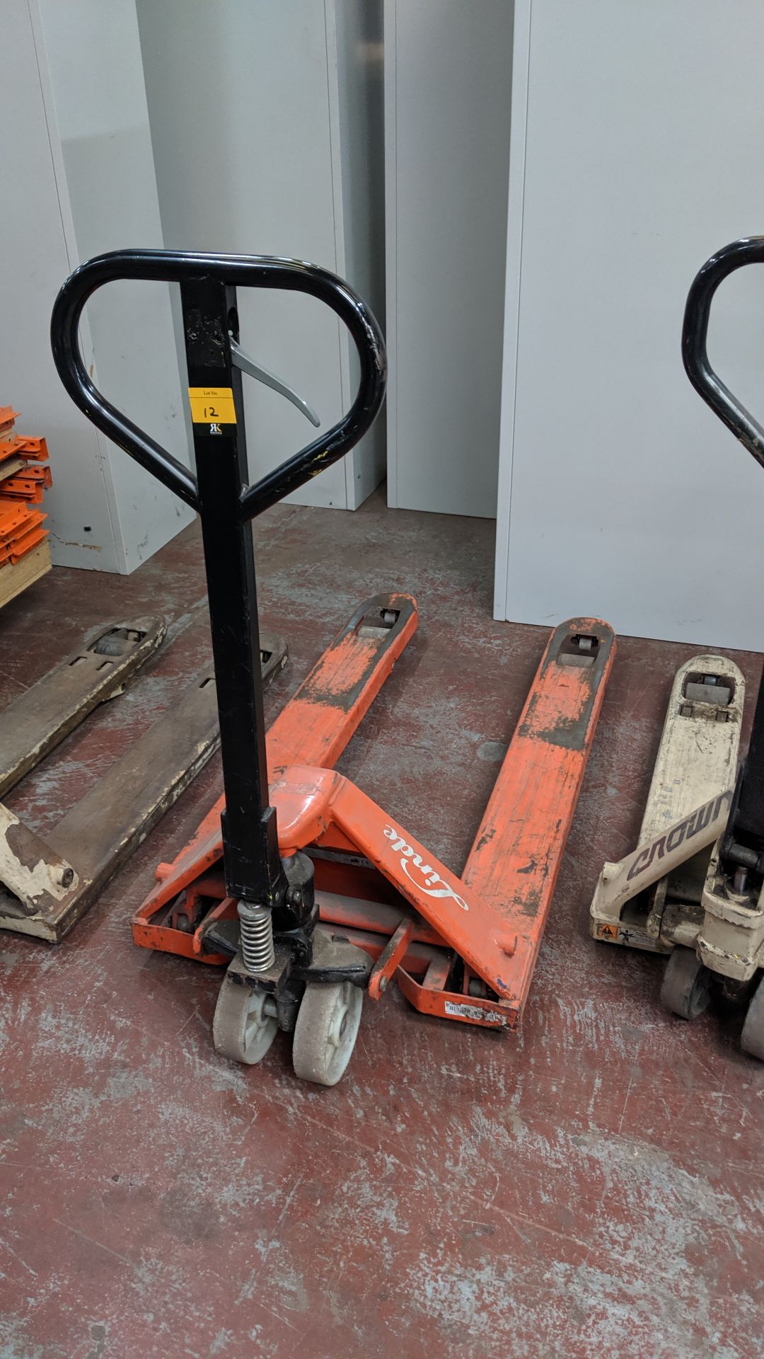 Linde pallet truck. This is one of a number of lots being sold on behalf of the liquidator of a