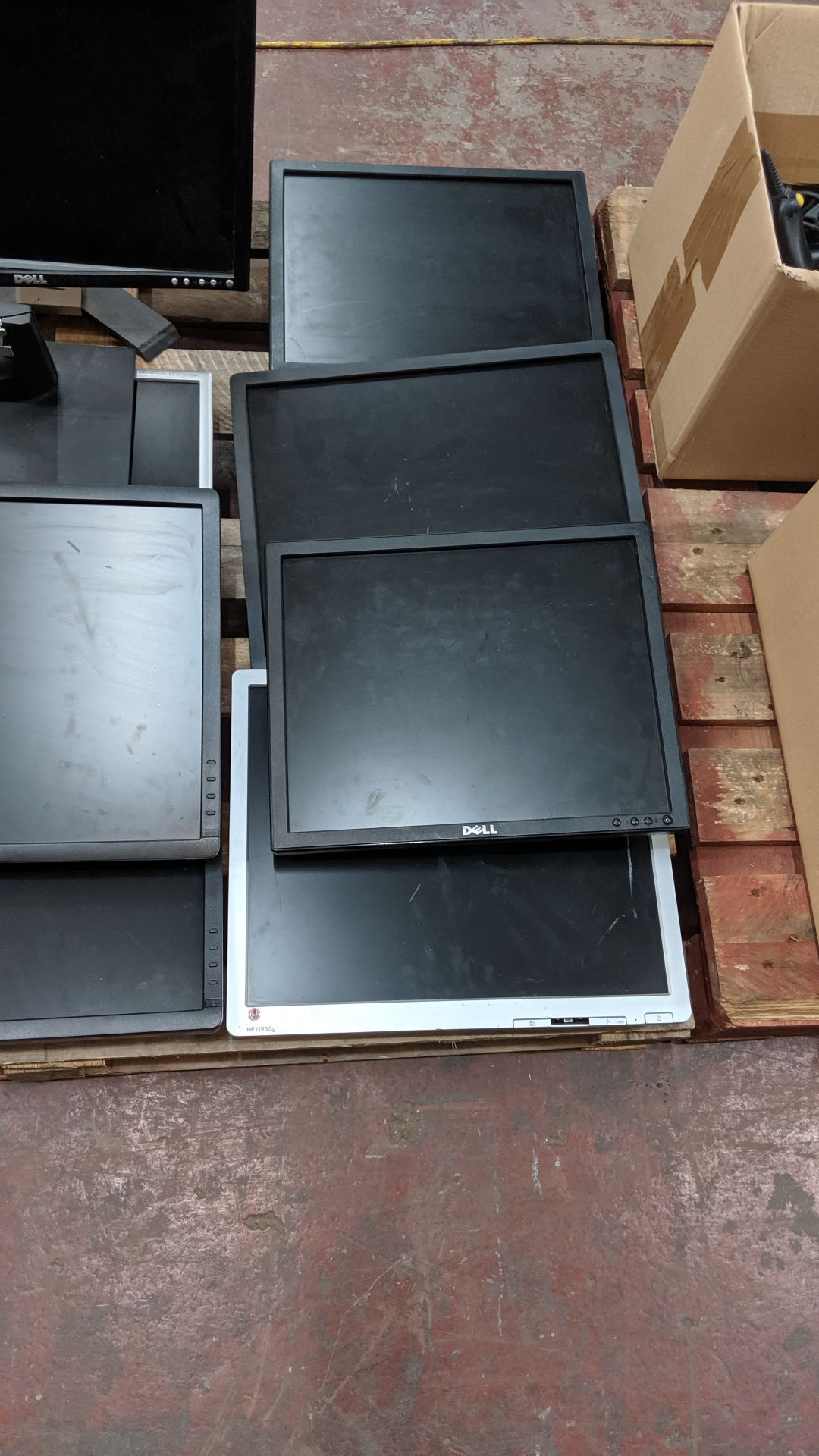 Contents of a pallet of flat screen monitors - pallet excluded. This is one of a large number of - Image 5 of 5