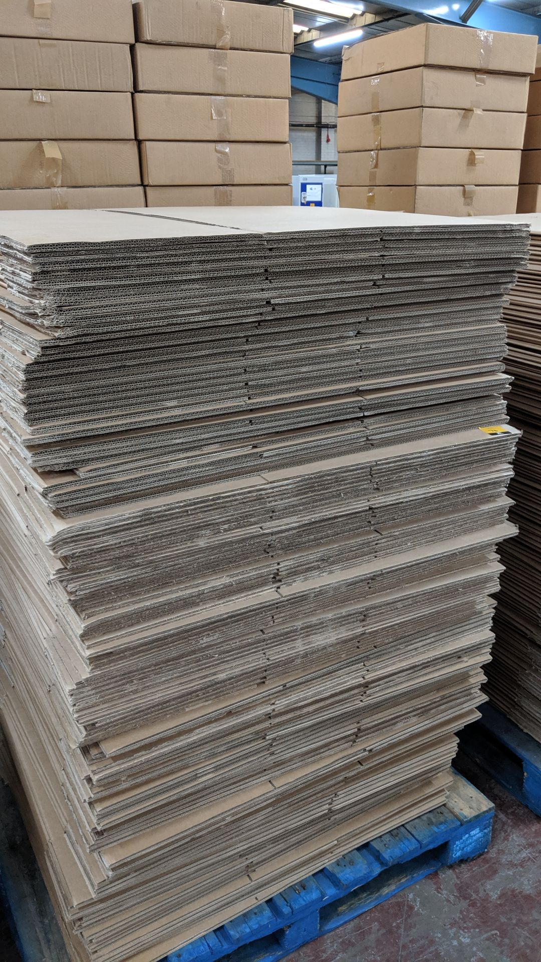 Approx. 100 cardboard boxes, each measuring approx. 620mm x 390mm x 520mm - this lot consists of the - Image 3 of 3