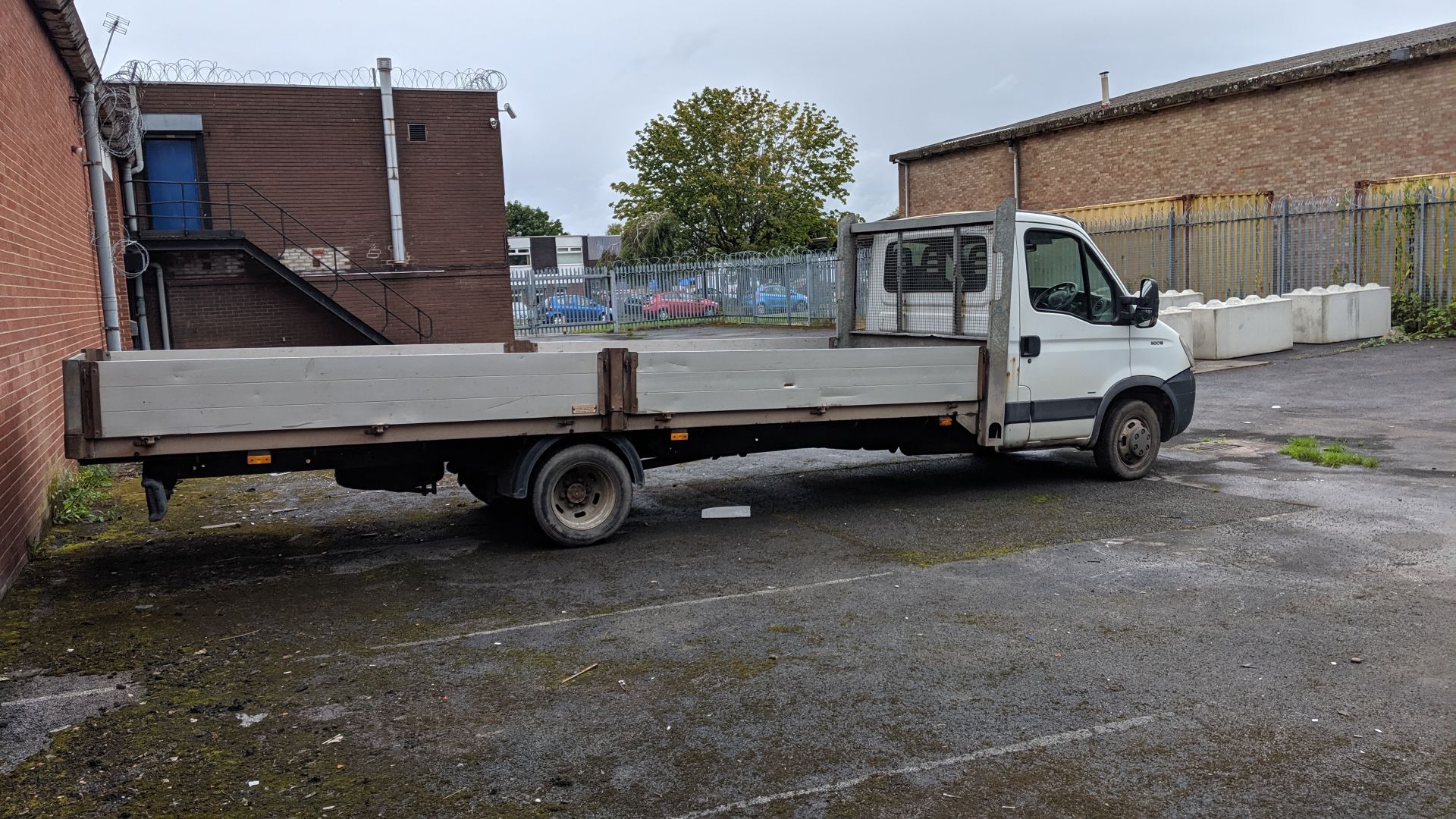 P800 TJC Iveco Daily 50C18 dropside lorry, 2998cc diesel engine. Colour: White. First registered: - Image 7 of 22