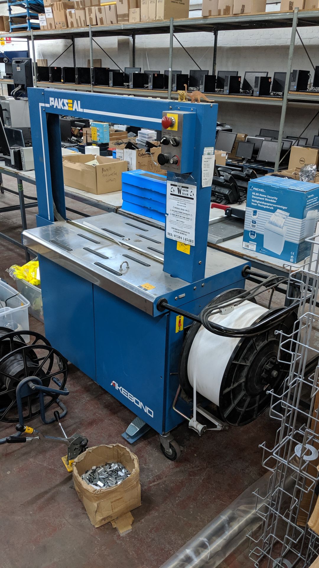 Akebono Pakseal model SX510 auto carton strapping banding machine, includes reel of banding on the - Image 3 of 5