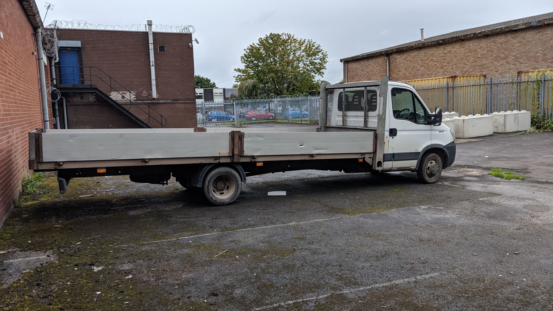 P800 TJC Iveco Daily 50C18 dropside lorry, 2998cc diesel engine. Colour: White. First registered: - Image 8 of 22