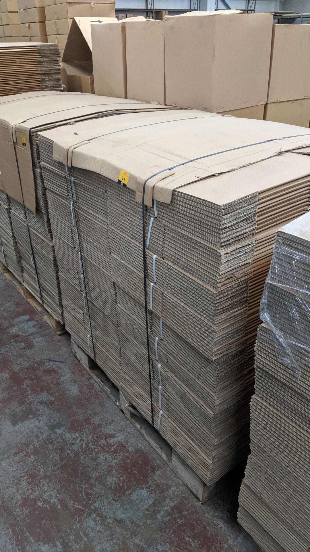 360 cardboard boxes, size 367x266x207mm - this lot consists of the contents of one pallet - pallet