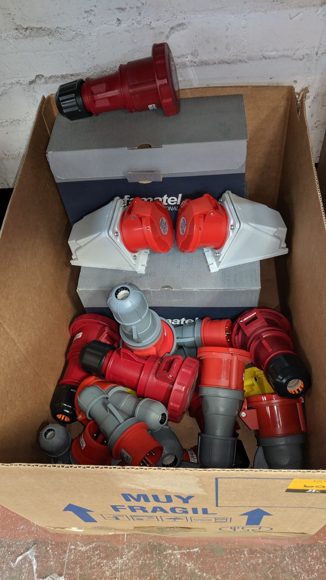 2 boxes of heavy-duty sockets & connectors for use with same. This is one of a number of lots - Image 4 of 5