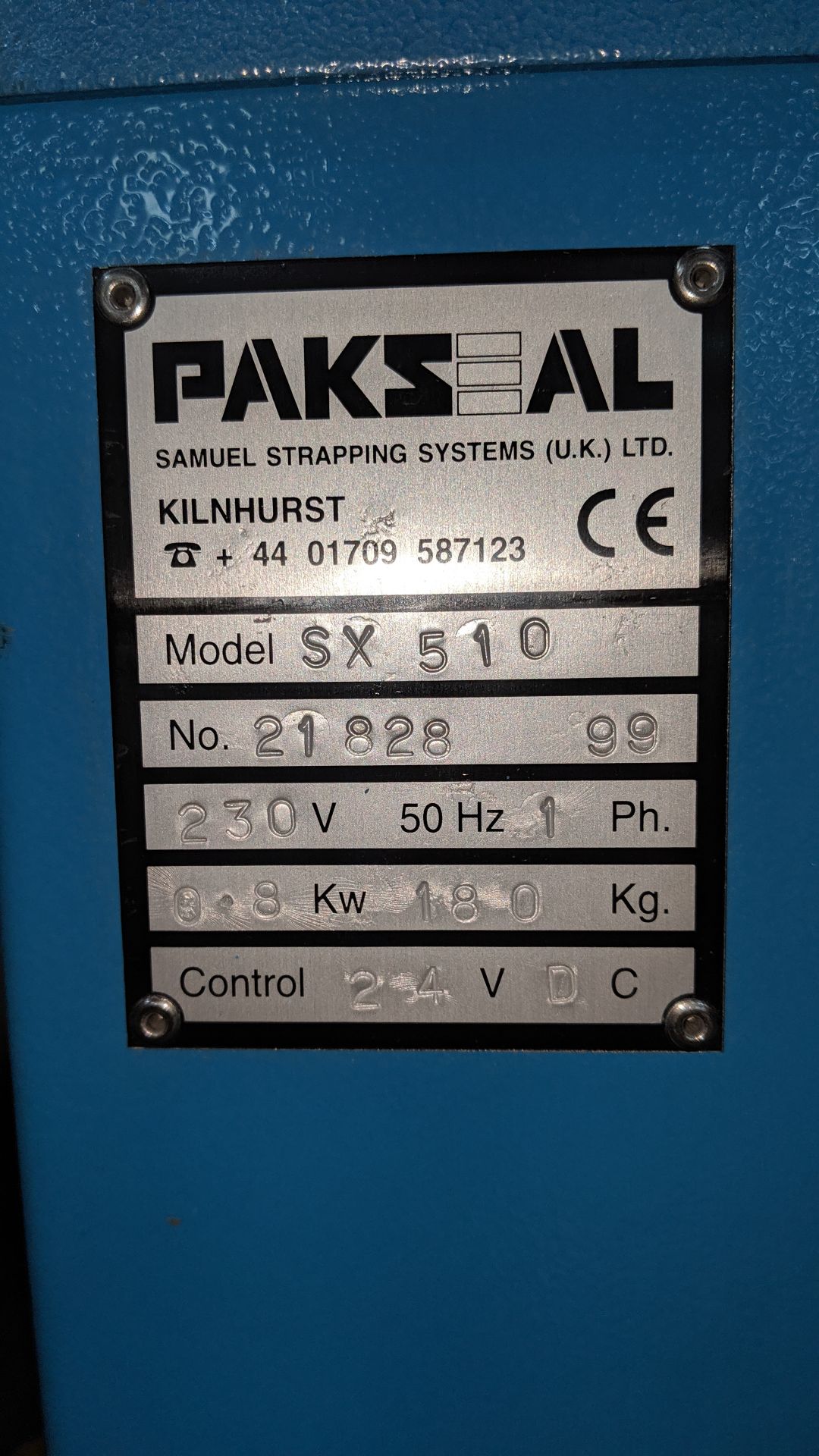 Akebono Pakseal model SX510 auto carton strapping banding machine, includes reel of banding on the - Image 4 of 5