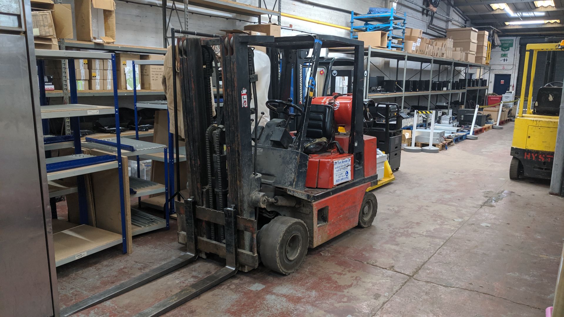 Nissan gas forklift truck - Image 2 of 16