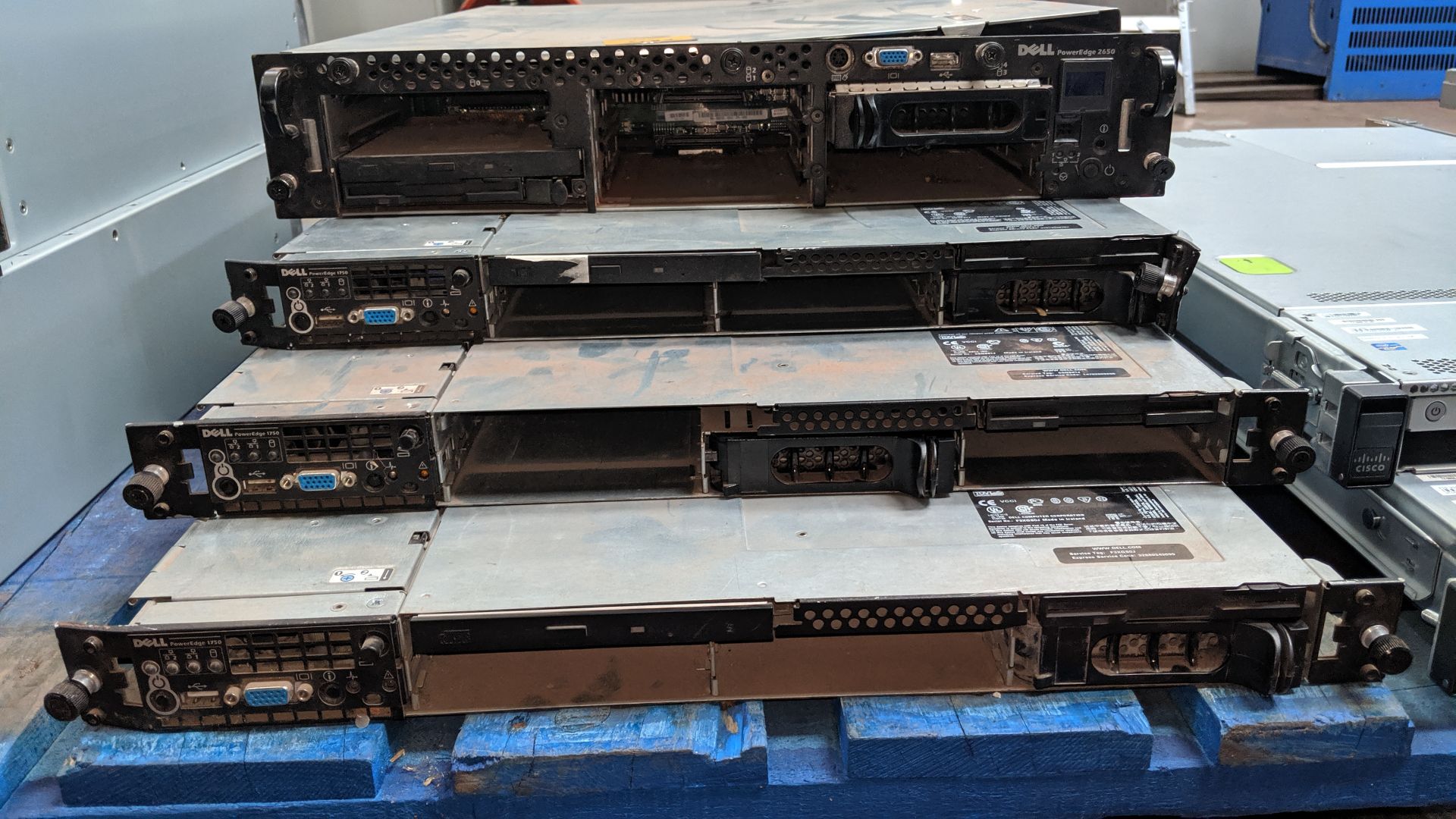 4 off assorted Dell Power Edge rack mountable servers. This is one of a large number of lots being - Image 5 of 7