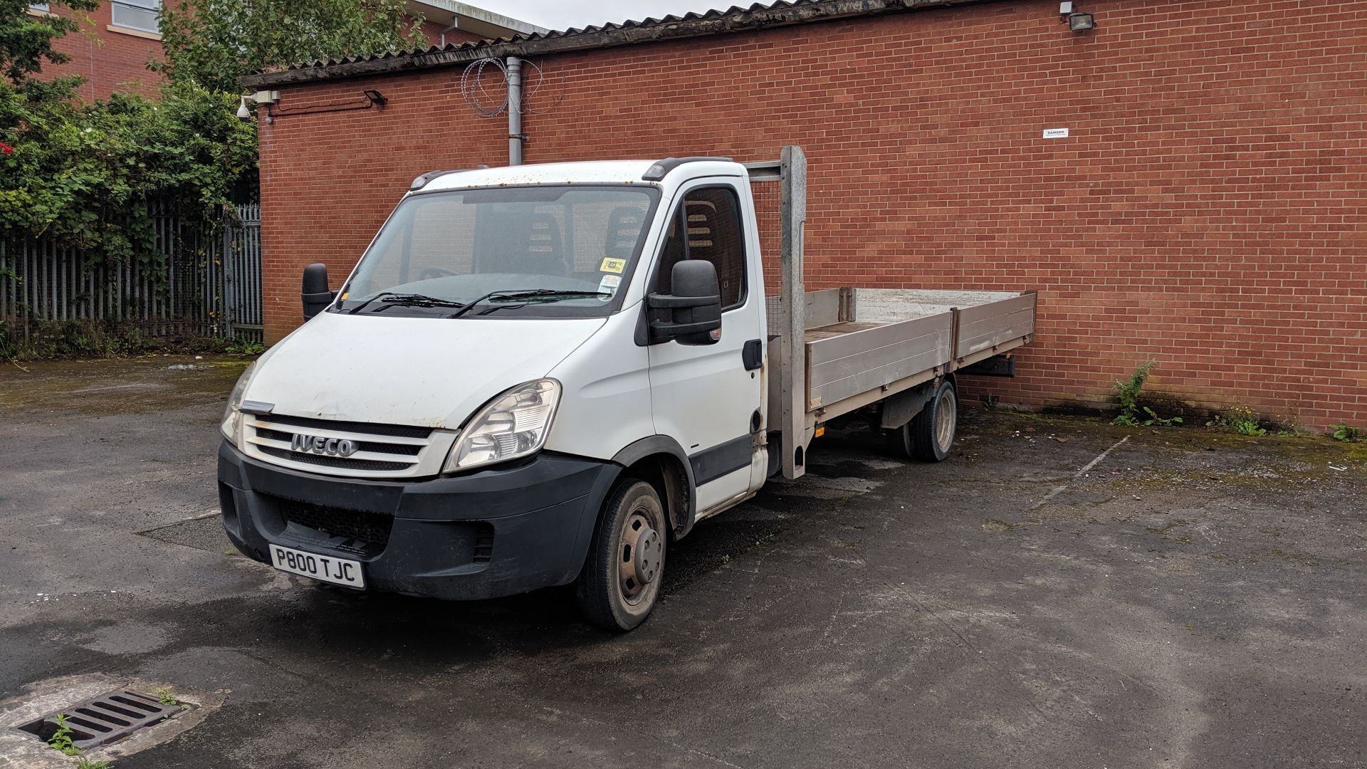 P800 TJC Iveco Daily 50C18 dropside lorry, 2998cc diesel engine. Colour: White. First registered: - Image 4 of 22