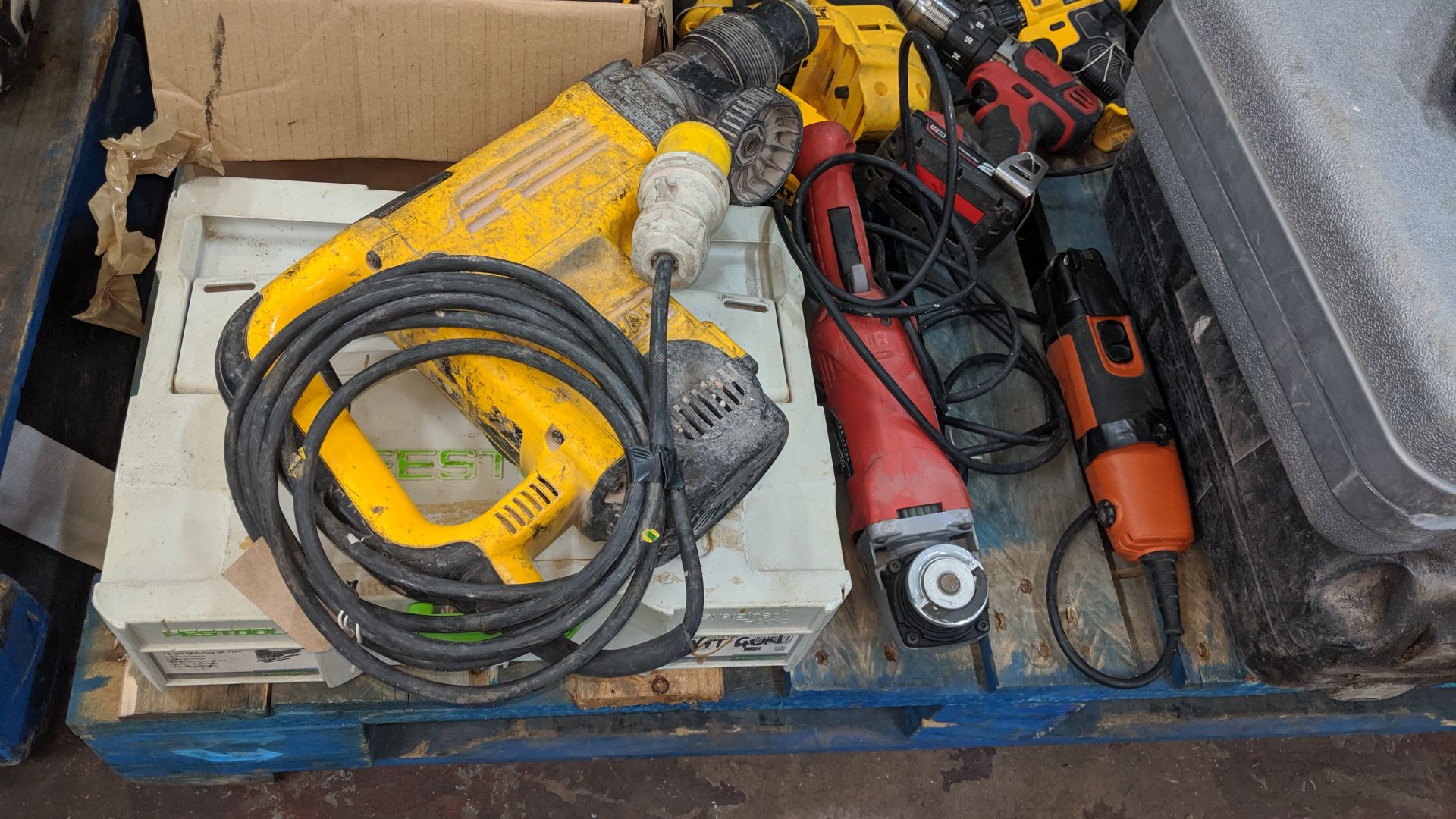 Contents of a pallet of assorted power tools. This is one of a number of lots that relate to a power - Image 3 of 9