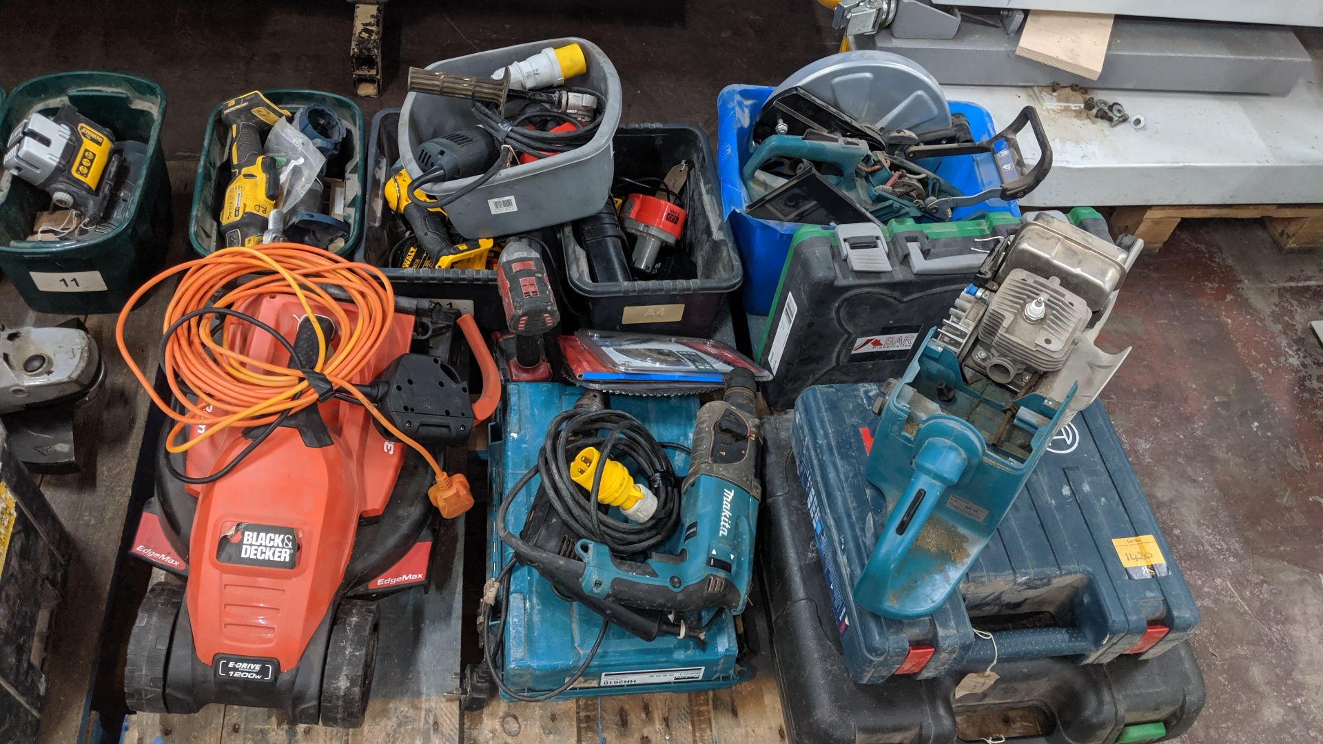 Contents of a pallet of assorted power tools. This is one of a number of lots that relate to a power - Image 2 of 8