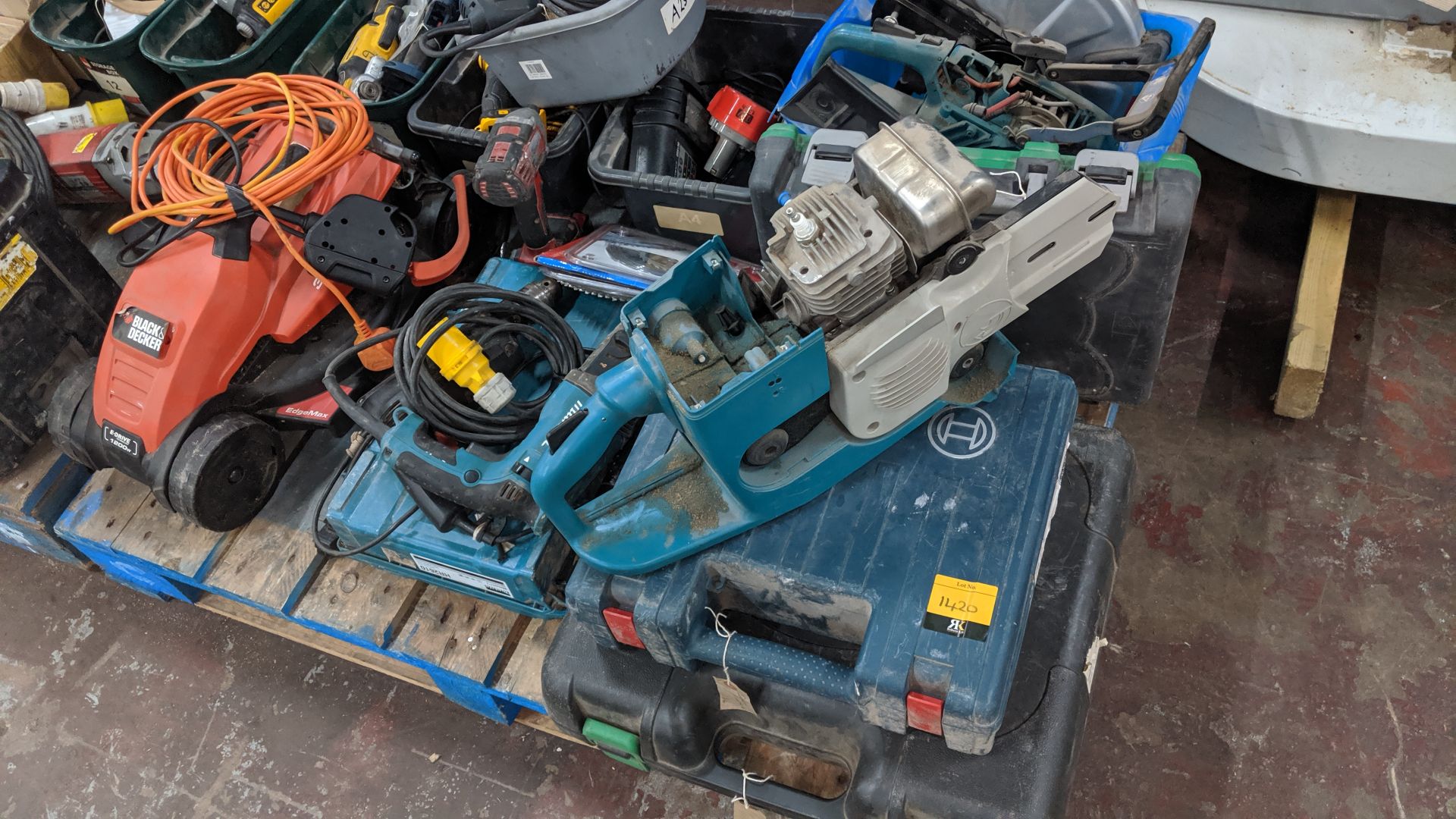 Contents of a pallet of assorted power tools. This is one of a number of lots that relate to a power - Image 8 of 8