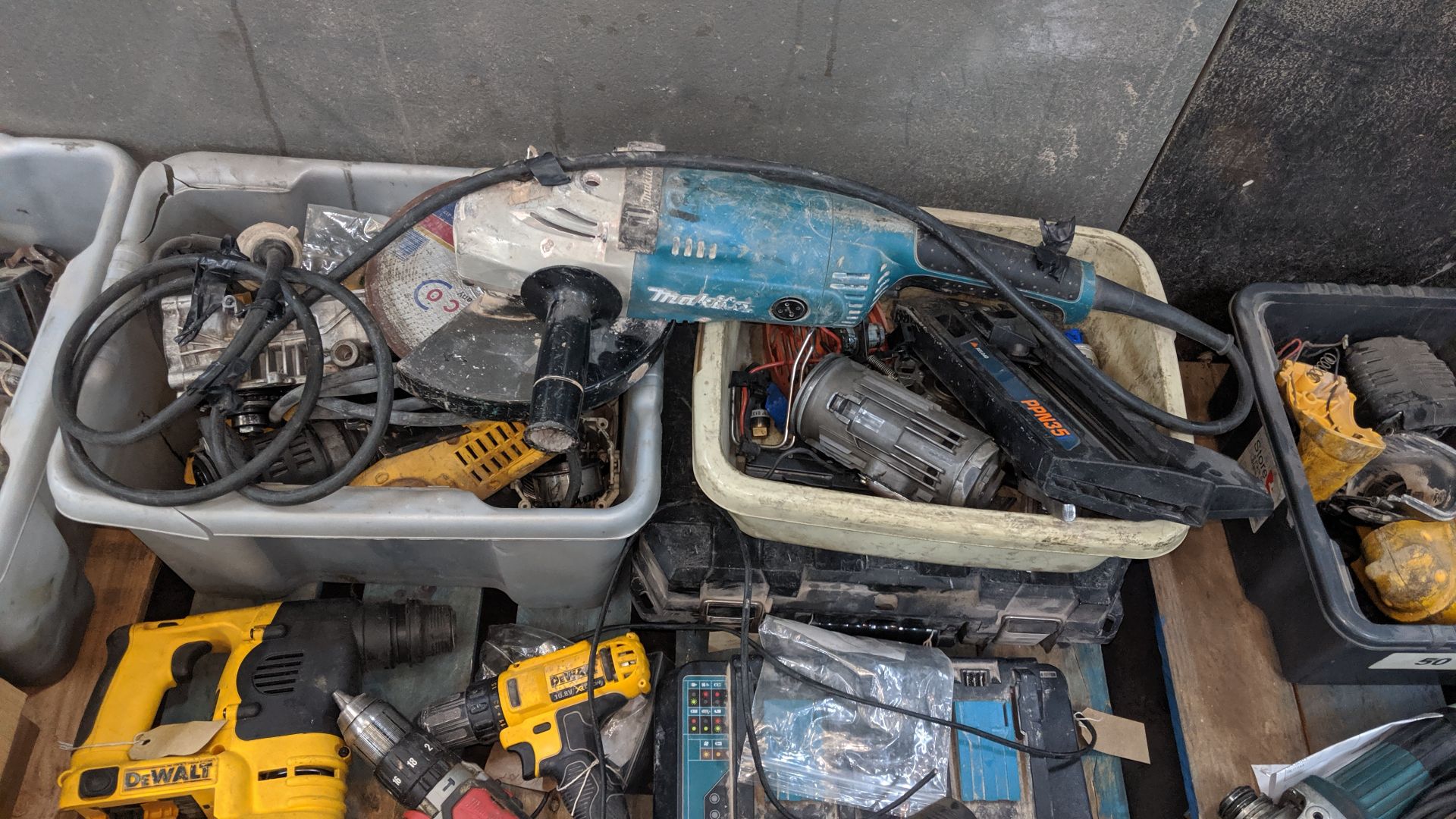 Contents of a pallet of assorted power tools. This is one of a number of lots that relate to a power - Image 8 of 9