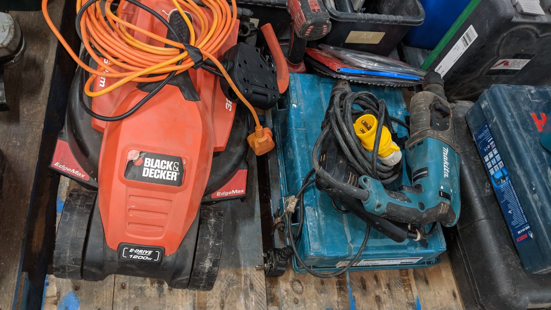 Contents of a pallet of assorted power tools. This is one of a number of lots that relate to a power - Image 3 of 8