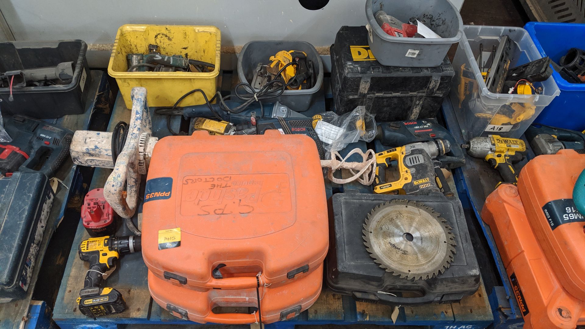 Contents of a pallet of assorted power tools. This is one of a number of lots that relate to a power - Image 2 of 8