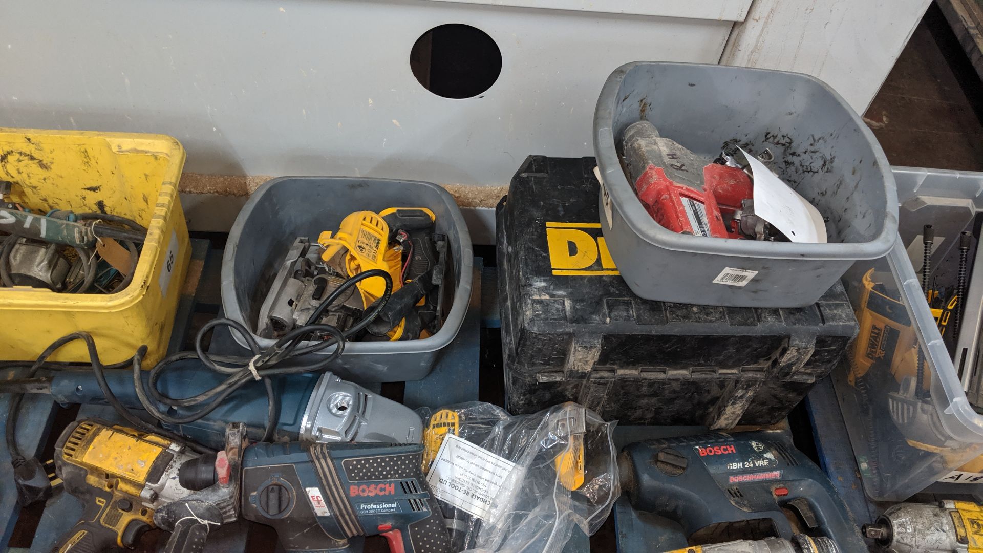 Contents of a pallet of assorted power tools. This is one of a number of lots that relate to a power - Image 8 of 8