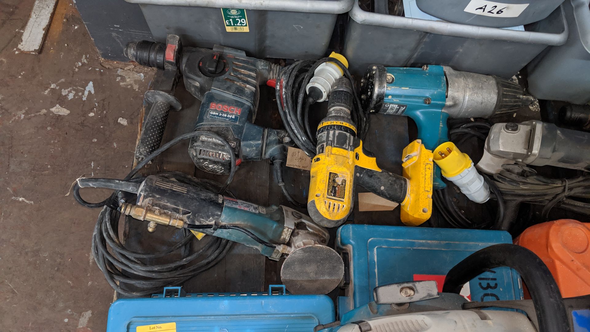 Contents of a pallet of assorted power tools. This is one of a number of lots that relate to a power - Image 5 of 10