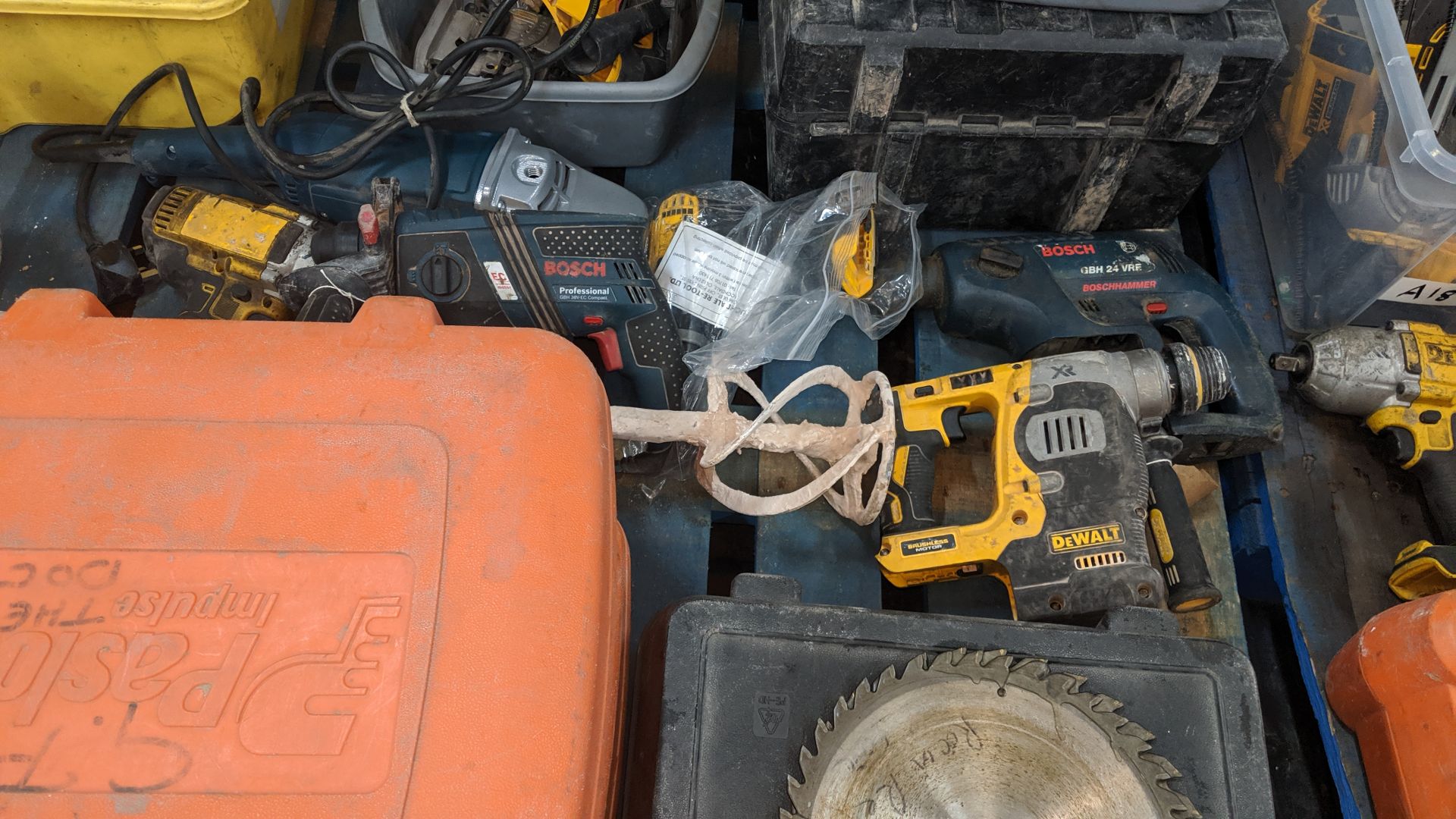 Contents of a pallet of assorted power tools. This is one of a number of lots that relate to a power - Image 7 of 8