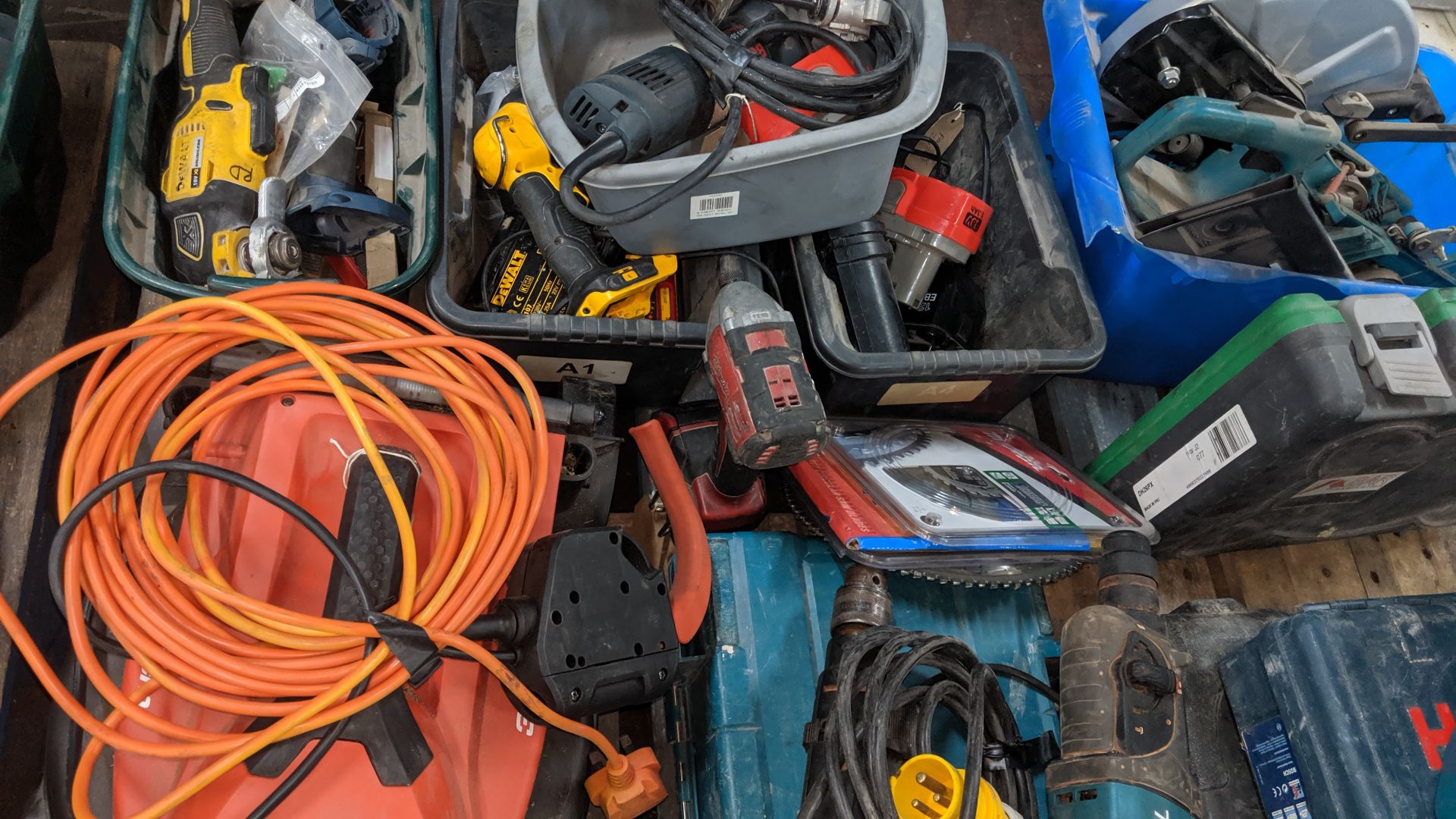 Contents of a pallet of assorted power tools. This is one of a number of lots that relate to a power - Image 4 of 8