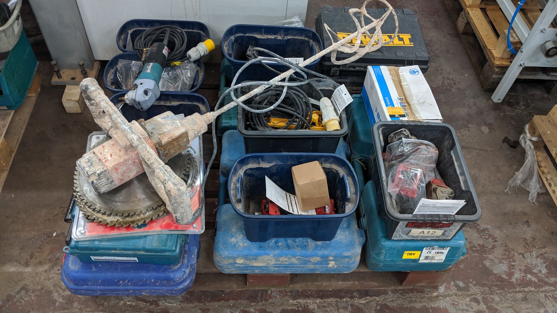 Contents of a pallet of assorted power tools. This is one of a number of lots that relate to a power - Image 2 of 8