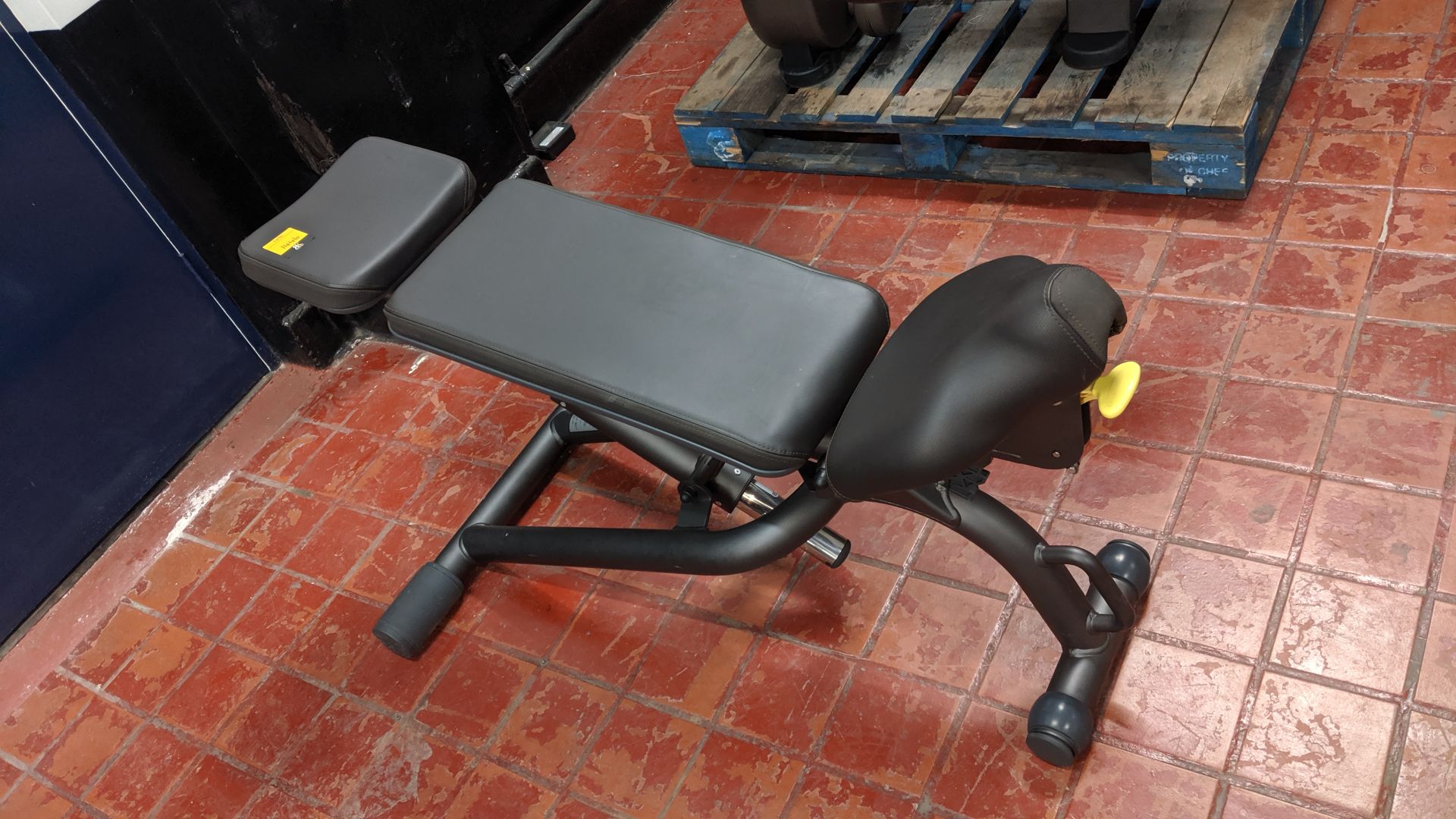 Technogym adjustable bench Purchased new in 2016 - refurbished/recommissioned by Technogym - - Image 2 of 5