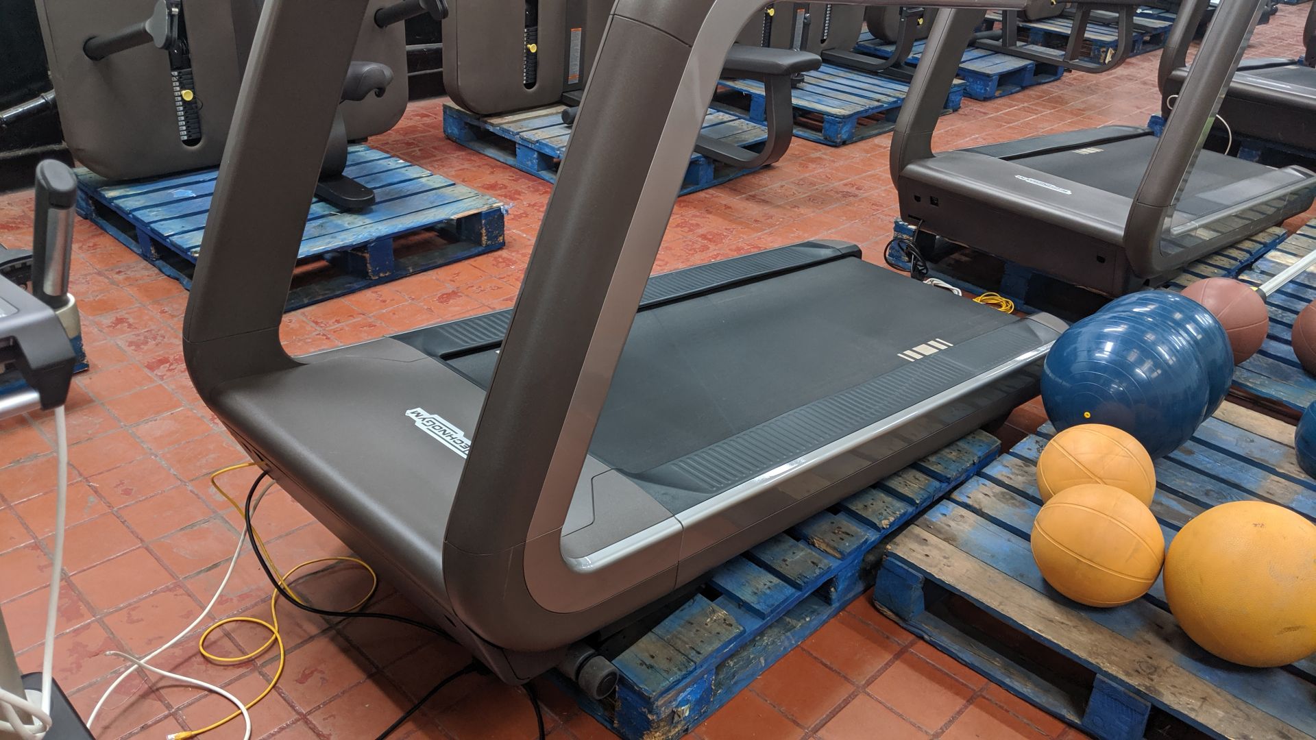 Technogym Artis treadmill Purchased new in 2016 - refurbished/recommissioned by Technogym - please - Image 13 of 16