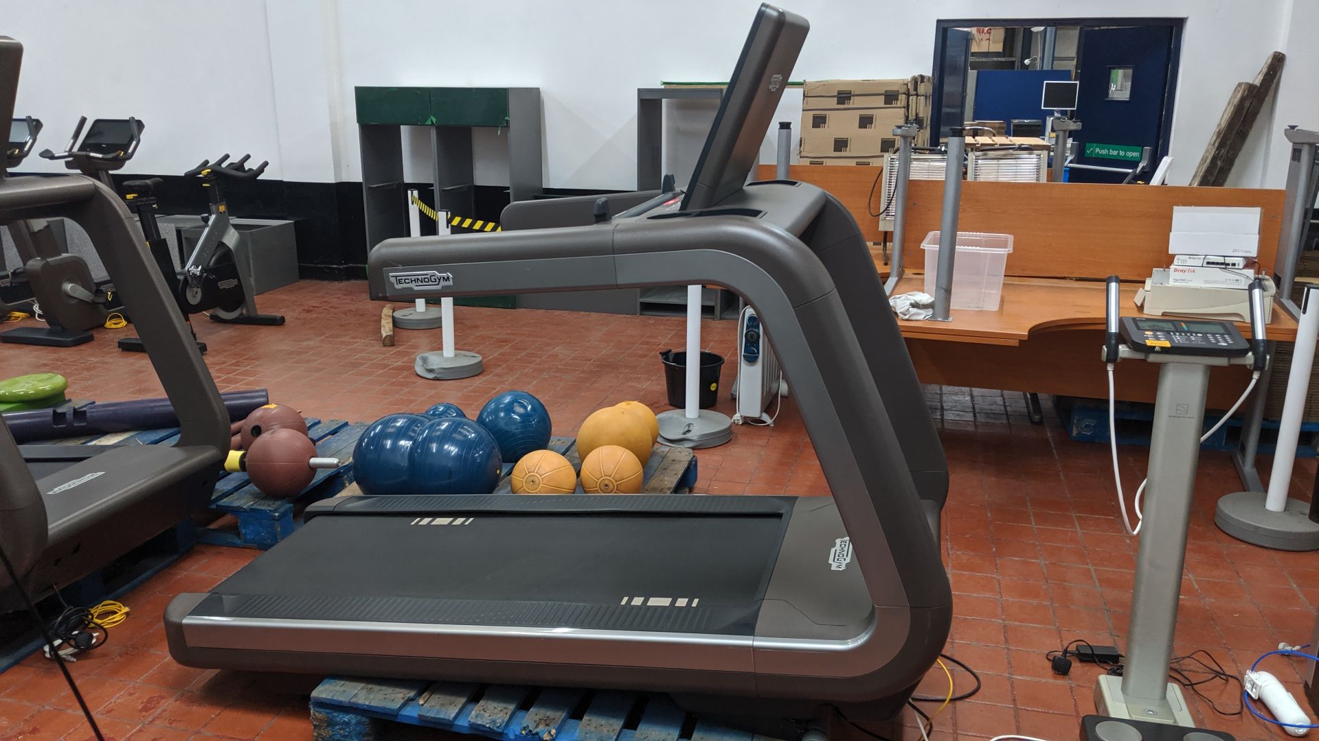 Technogym Artis treadmill Purchased new in 2016 - refurbished/recommissioned by Technogym - please - Image 9 of 16