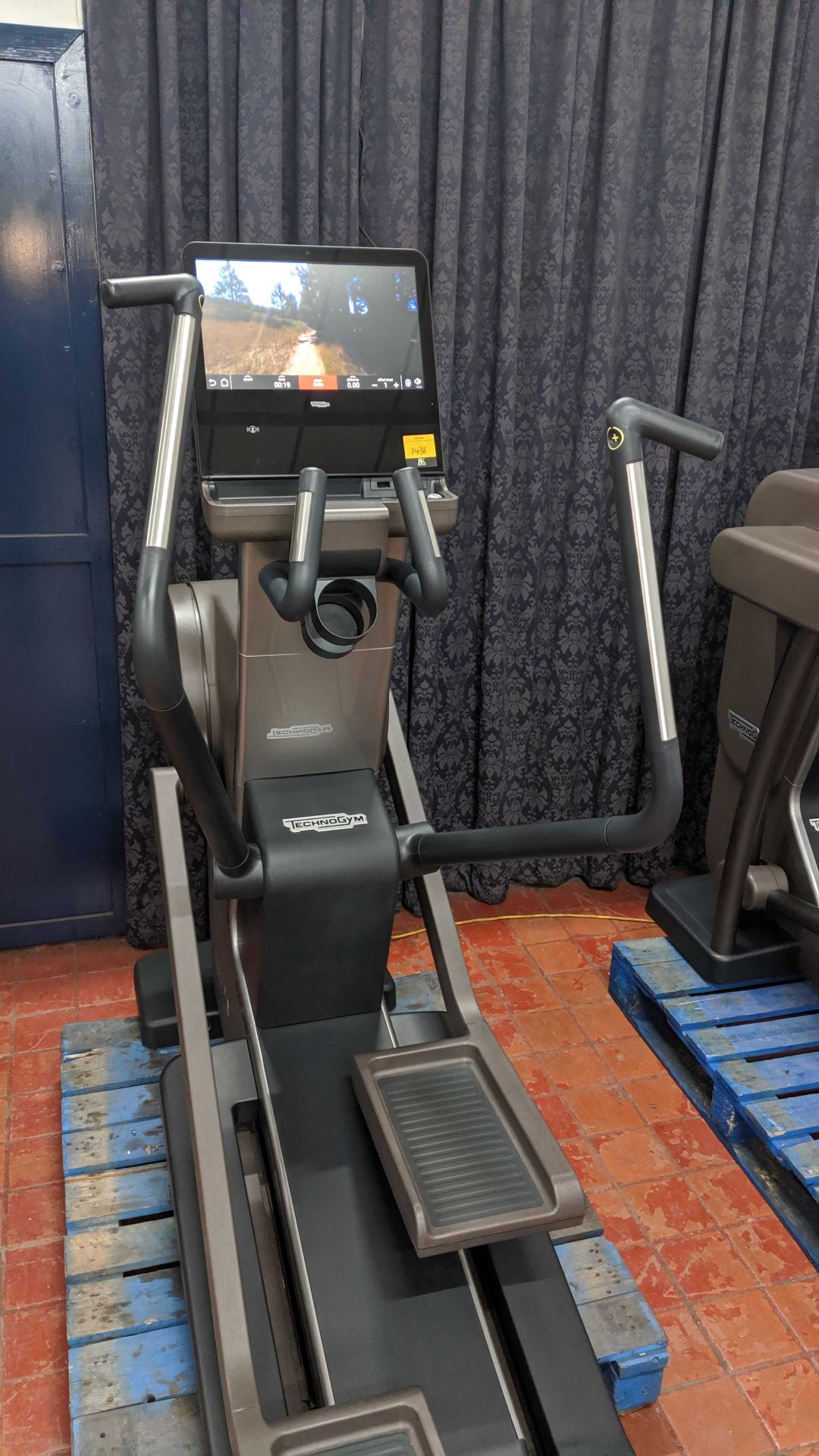 Technogym Synchro Artis cross trainer Purchased new in 2016 - refurbished/recommissioned by - Image 12 of 15