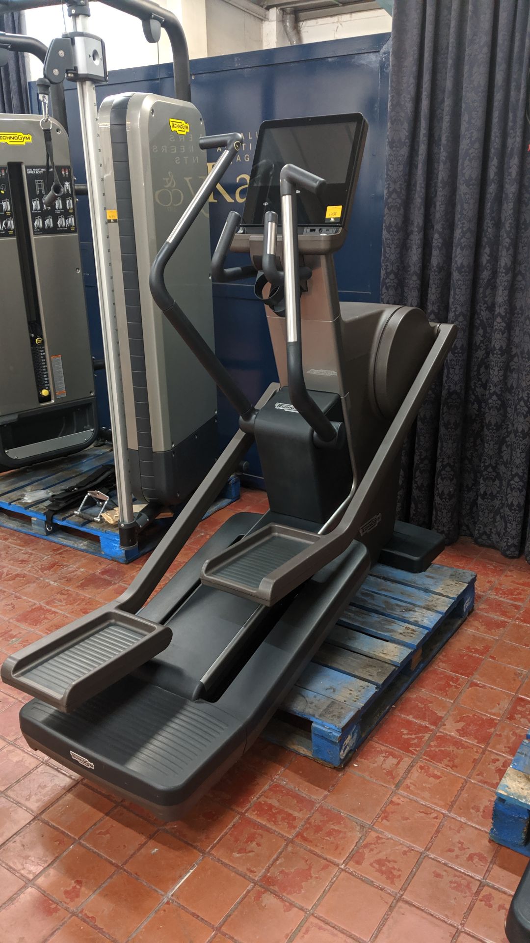 Technogym Synchro Artis cross trainer Purchased new in 2016 - refurbished/recommissioned by - Image 4 of 15