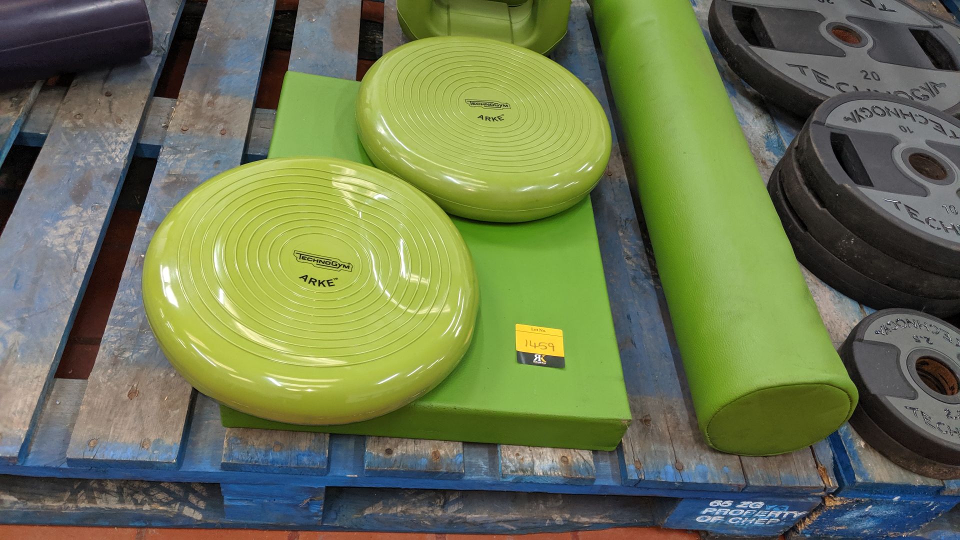 6 off assorted green pieces of Technogym and other exercise equipment. All the lots in this - Image 4 of 6