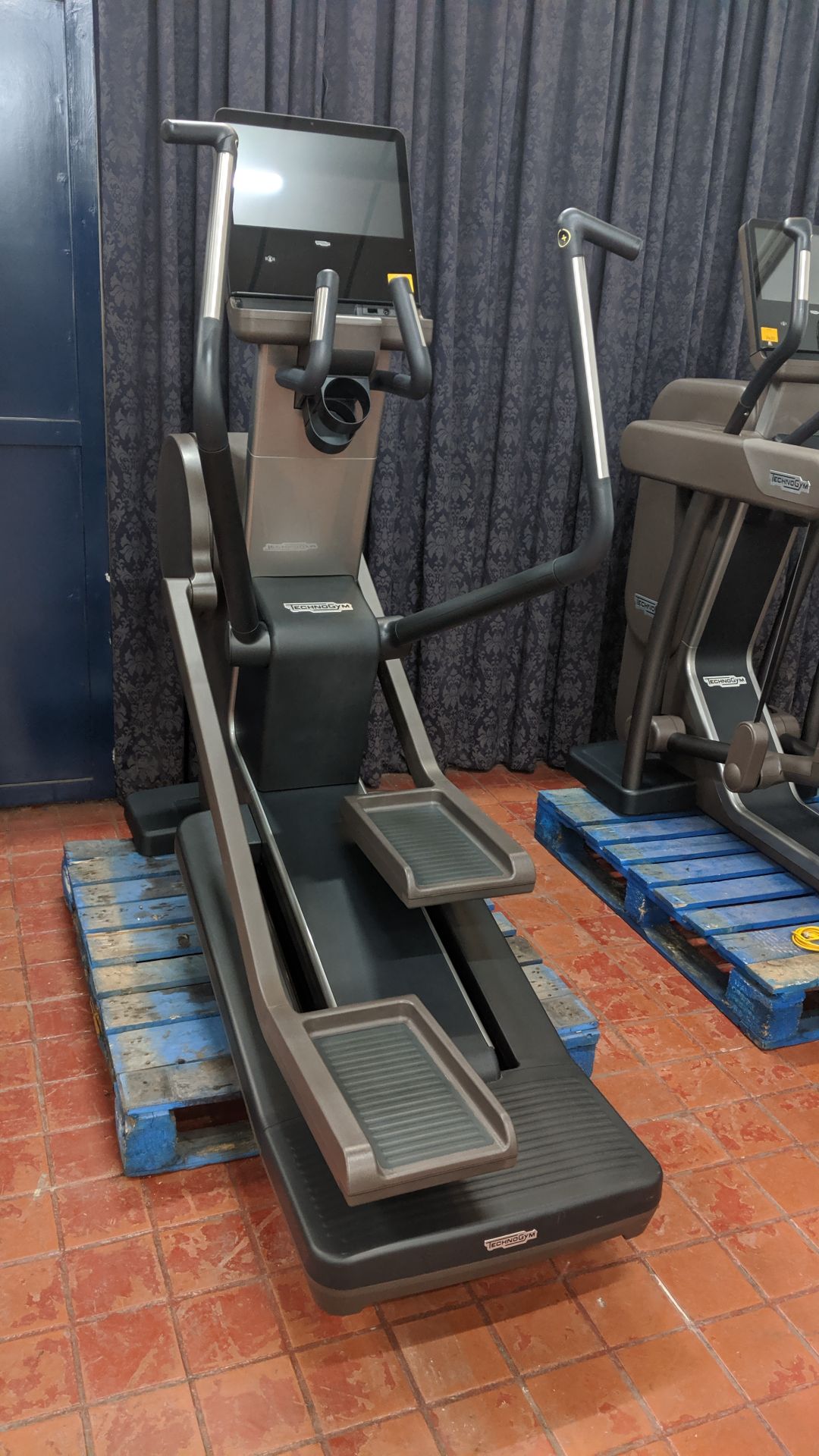 Technogym Synchro Artis cross trainer Purchased new in 2016 - refurbished/recommissioned by - Image 10 of 15