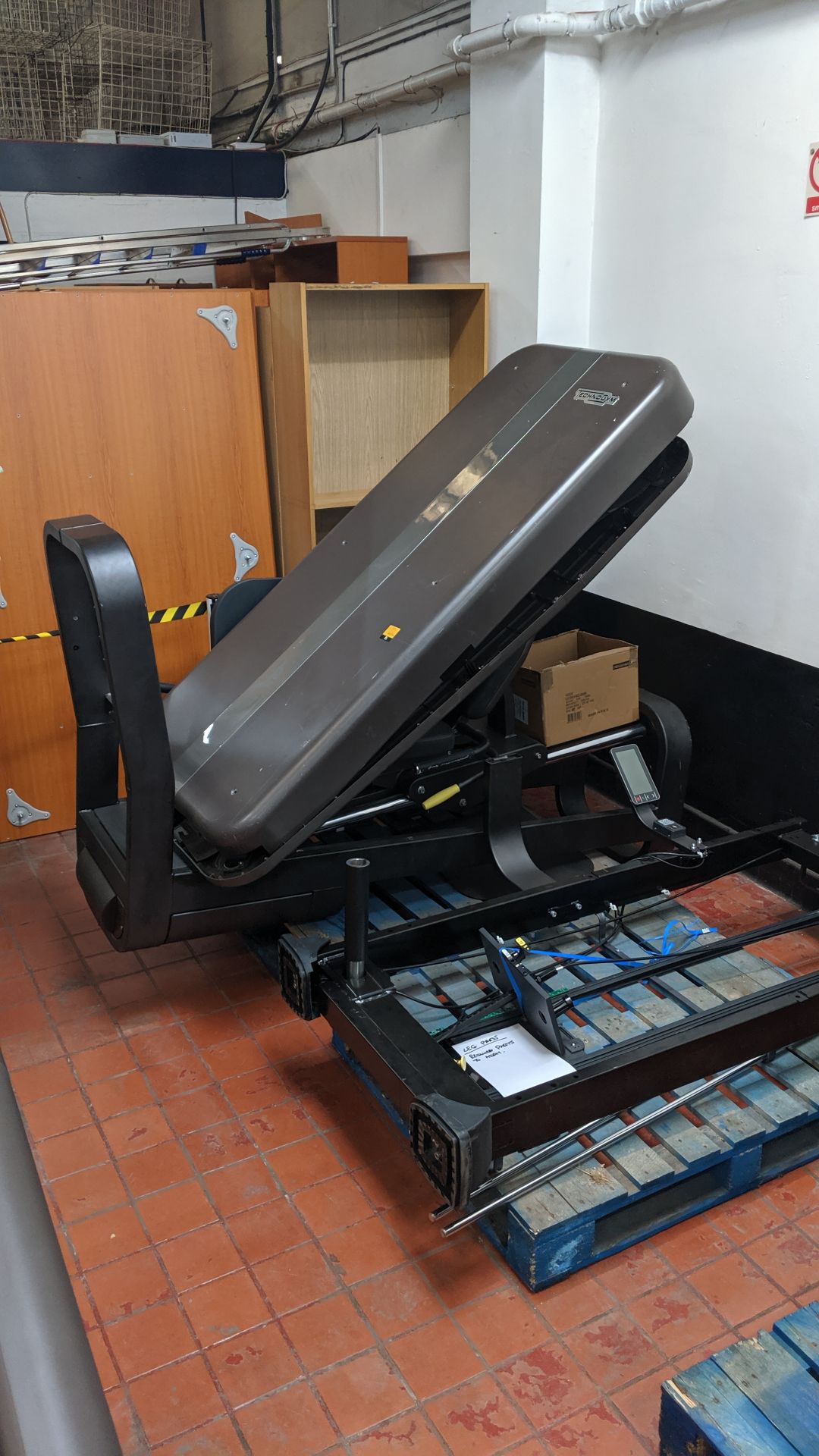 Technogym leg press - this item is currently located across two pallets. It is understood to have - Image 3 of 14