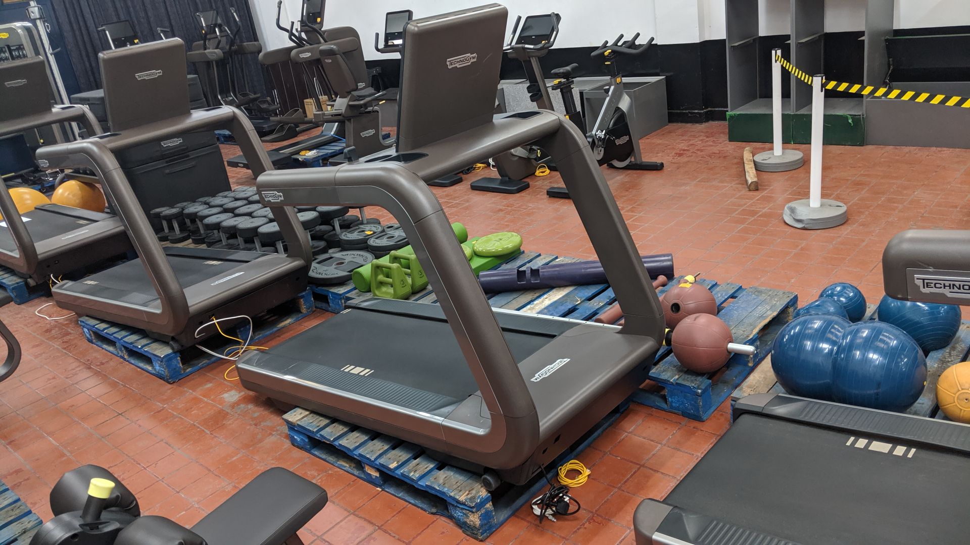 Technogym Artis treadmill Purchased new in 2016 - refurbished/recommissioned by Technogym - please - Image 6 of 16