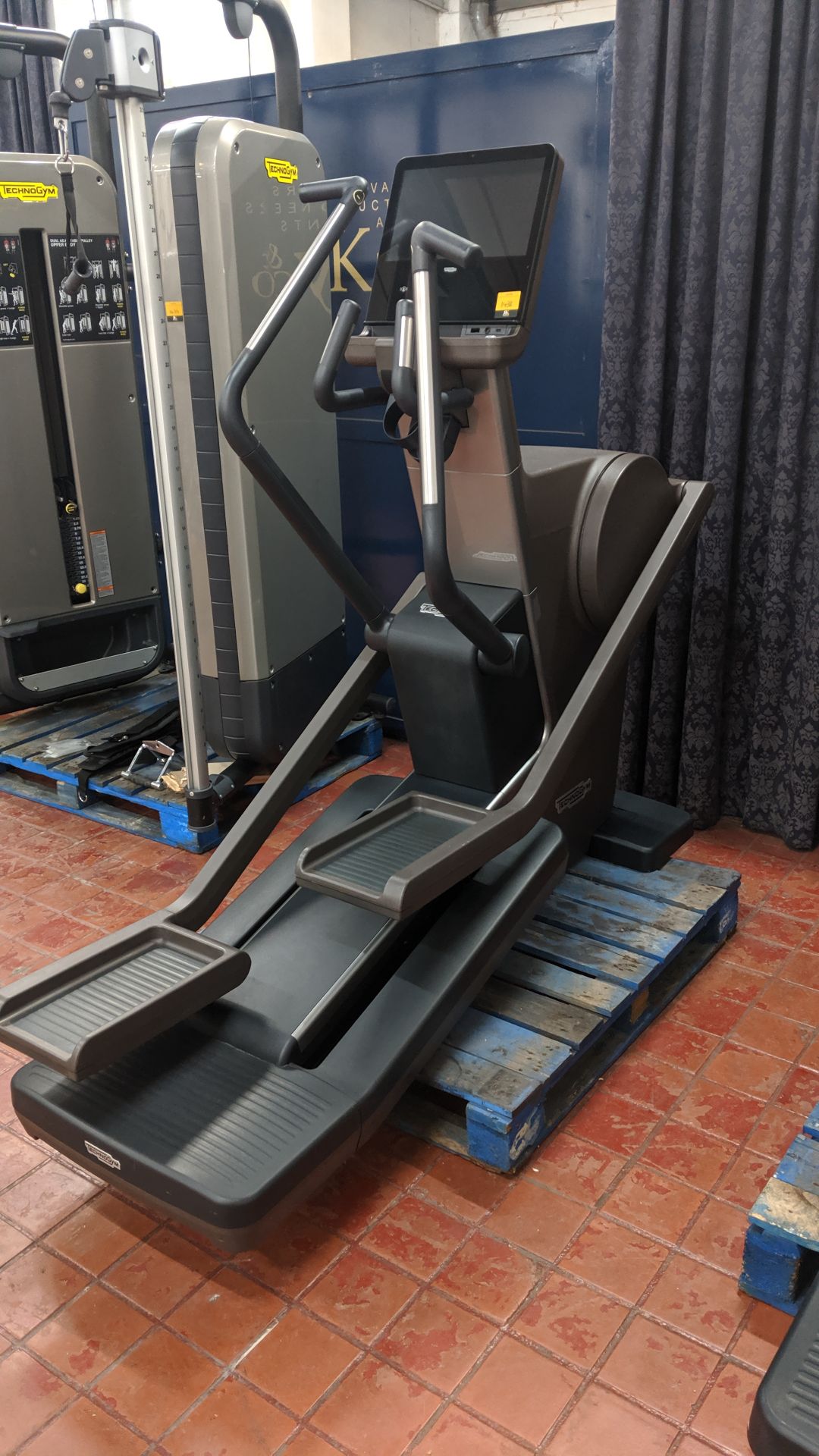 Technogym Synchro Artis cross trainer Purchased new in 2016 - refurbished/recommissioned by - Image 2 of 15